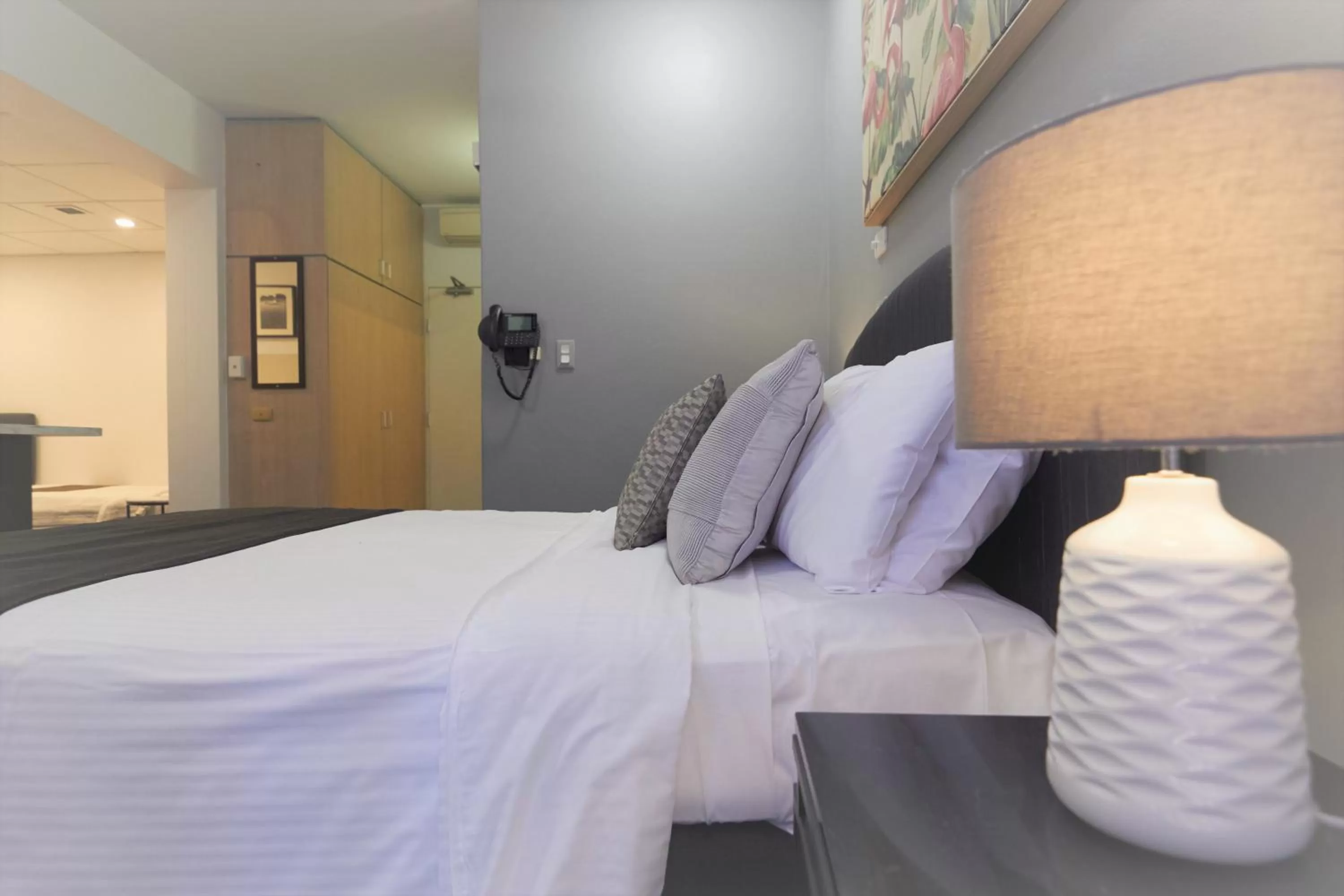 Bed in Mariners Court Hotel Sydney