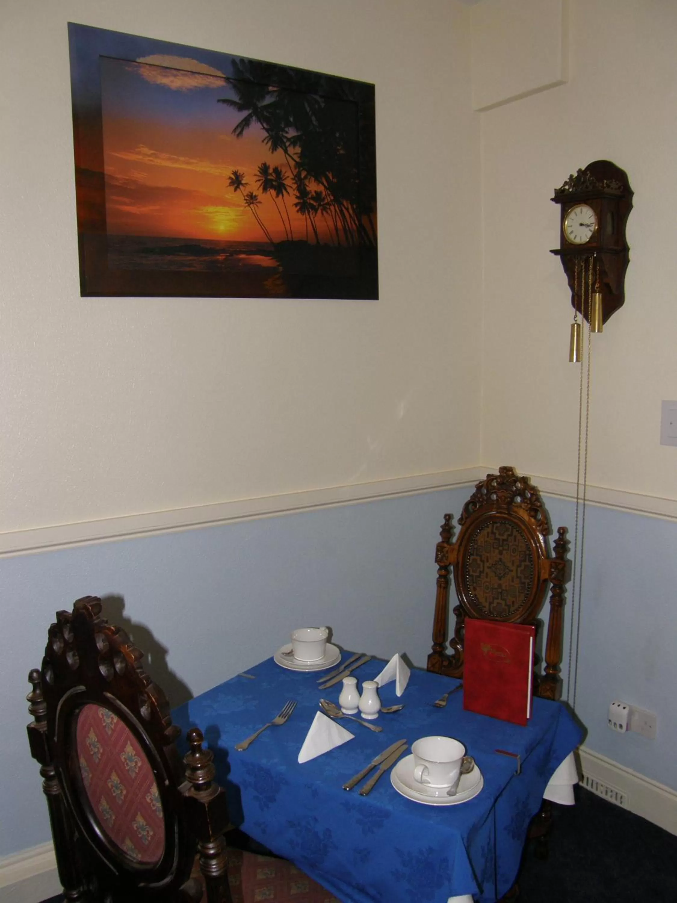 Restaurant/places to eat in Kingswinford Guest House with Free Parking
