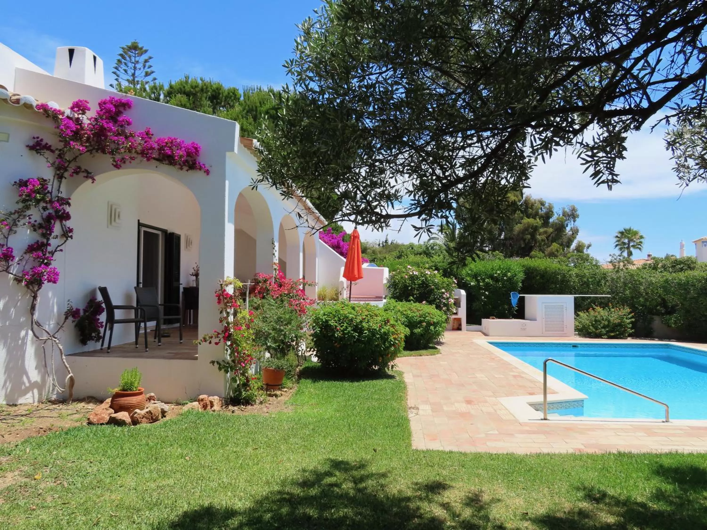 Swimming pool in Rocha Brava Village Resort