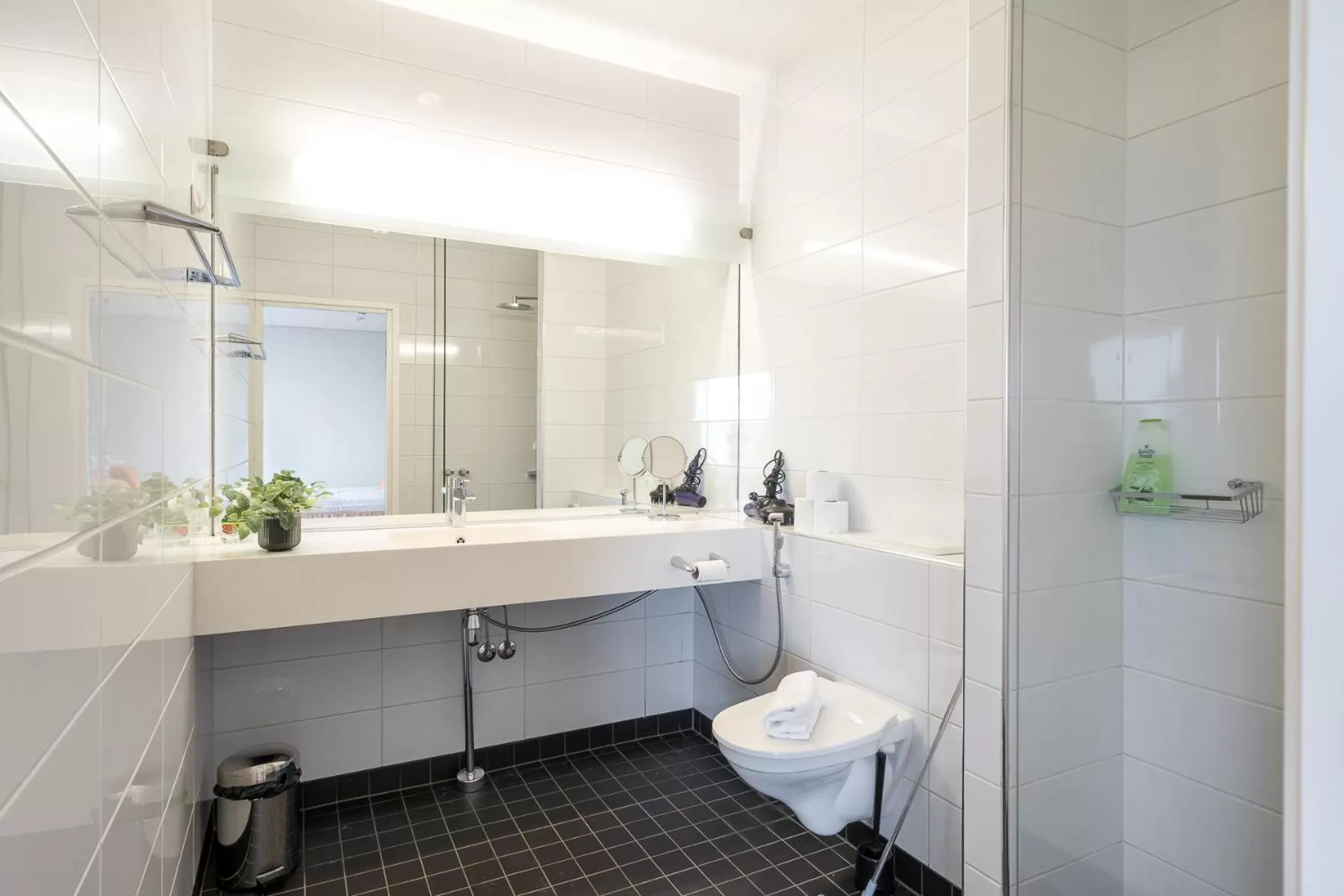 Bathroom in Hiisi Hotel Helsinki Jätkäsaari