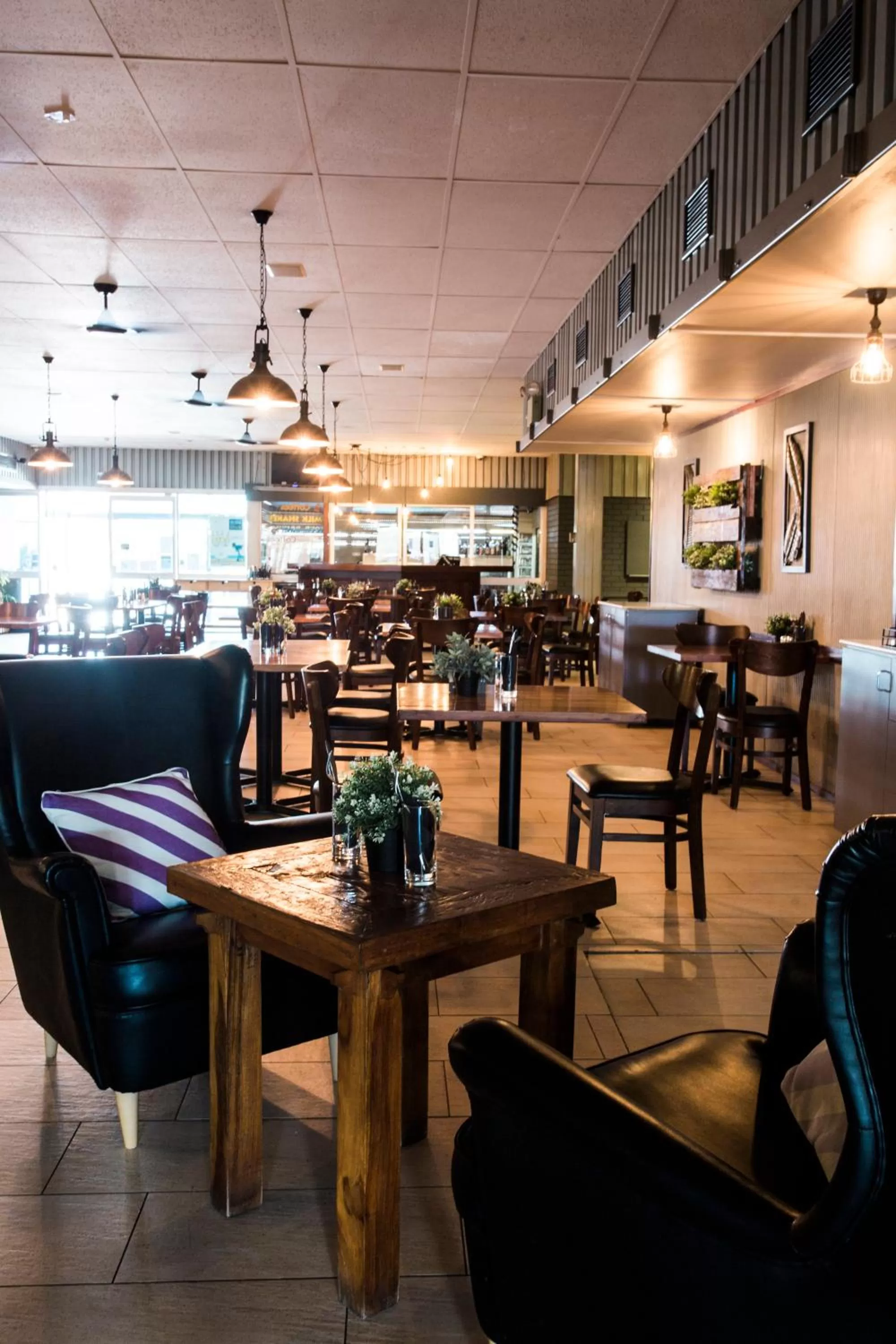 Restaurant/places to eat in Potshot Hotel Resort