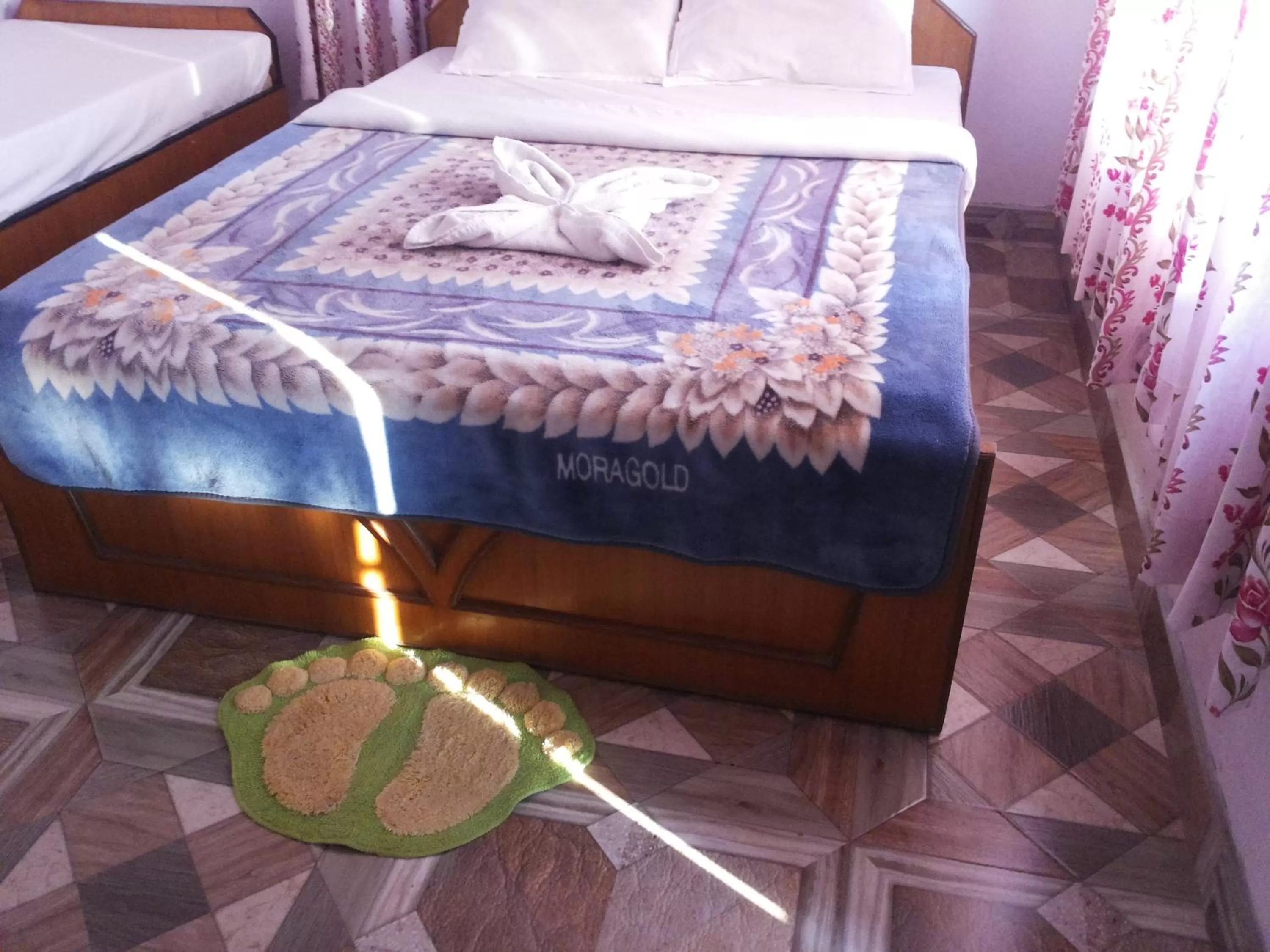 Breakfast, Bed in Hotel Harmony