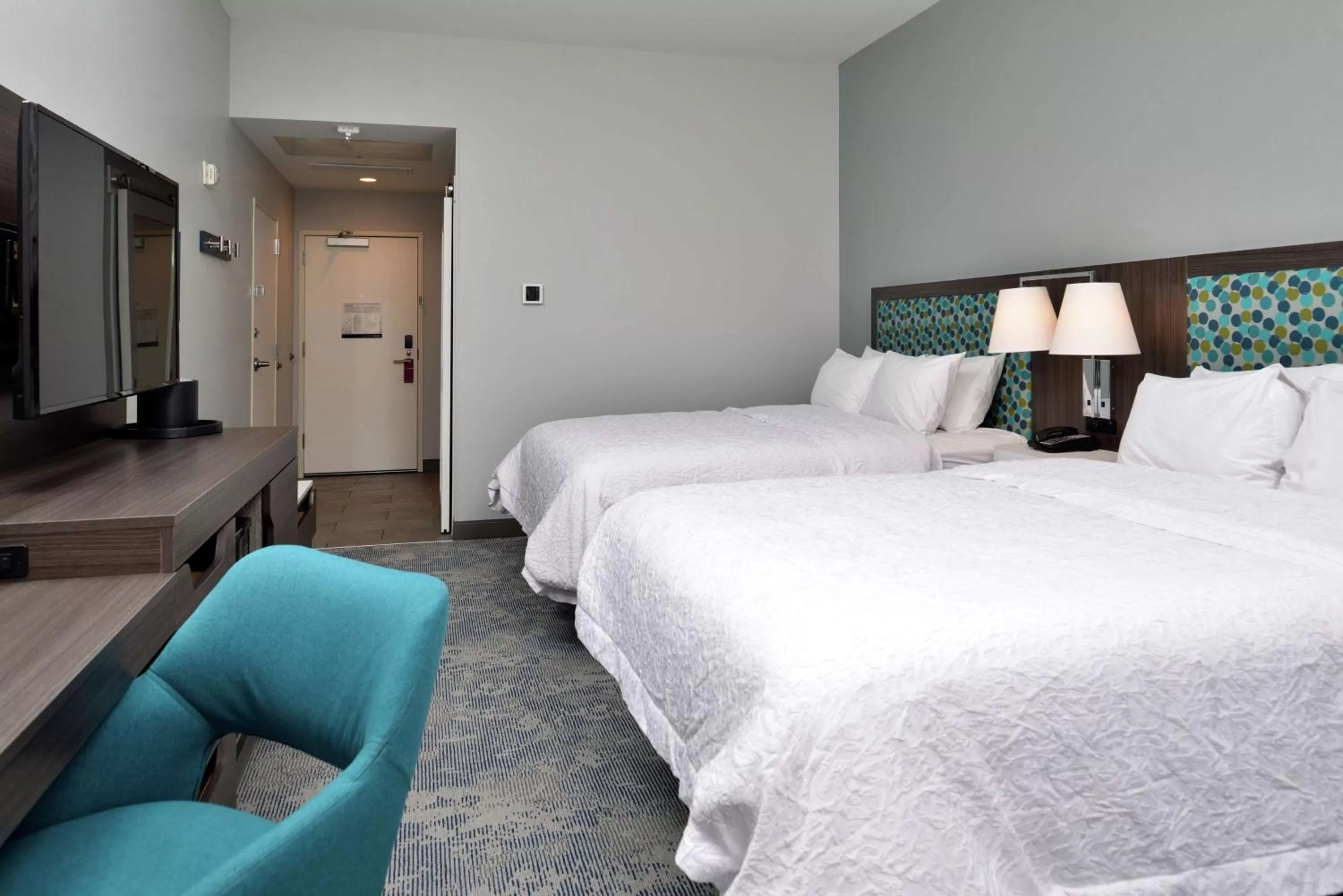 Bedroom, Bed in Hampton Inn Cedar Falls Downtown, Ia