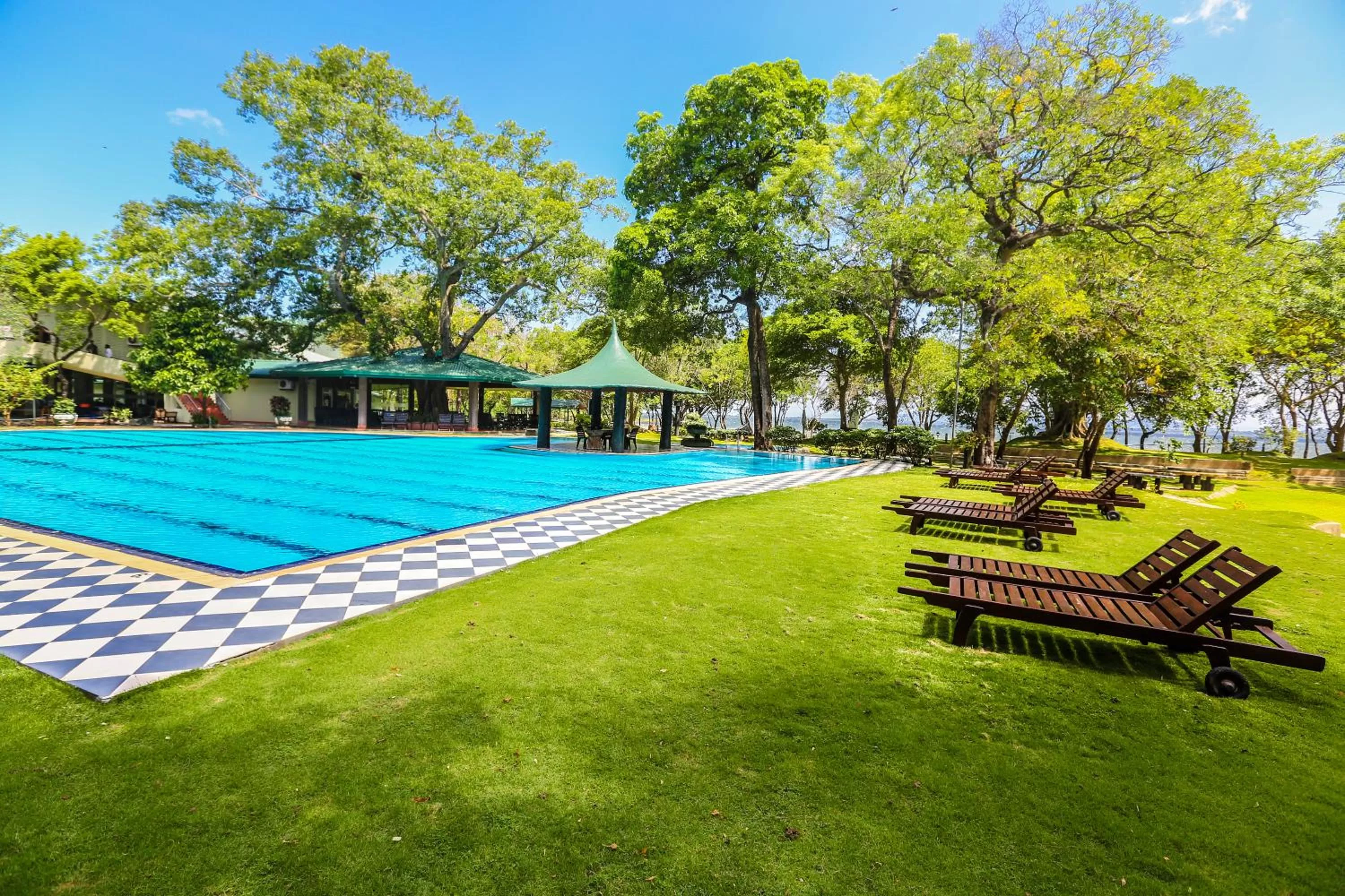 Garden view in Hotel Sudu Araliya