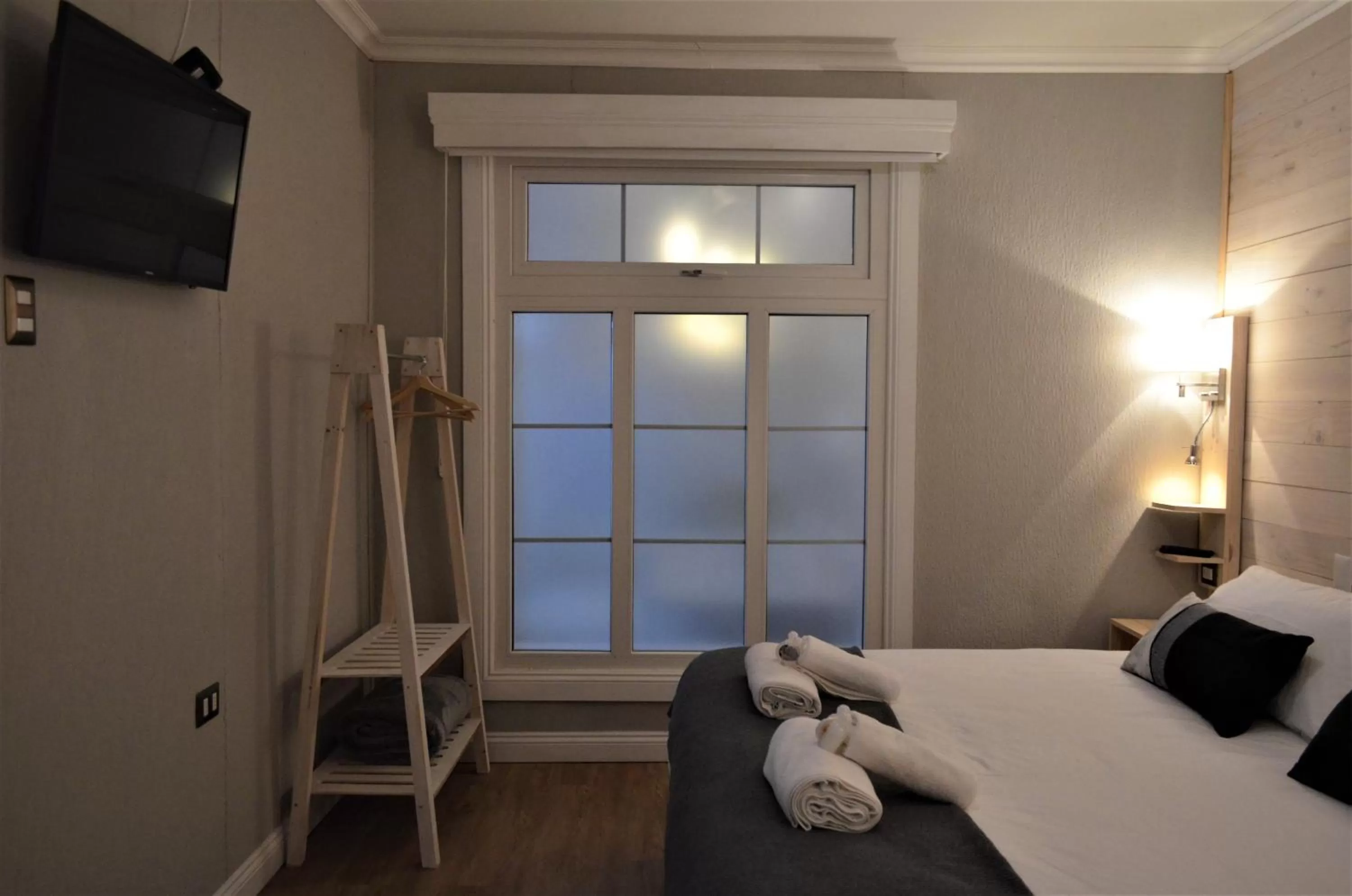 Photo of the whole room, Bed in Hostal Boutique Puerta Roja