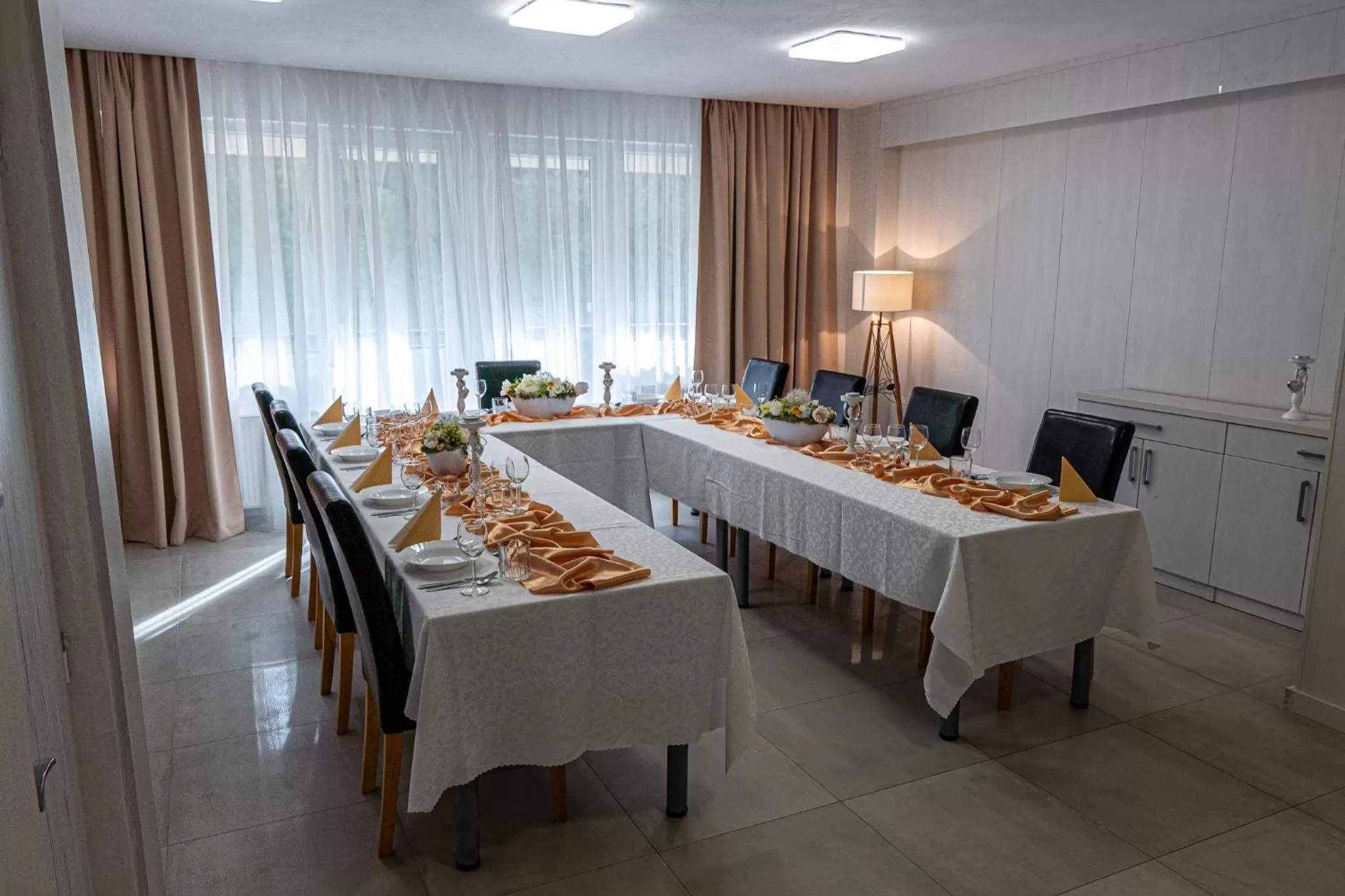 Banquet/Function facilities, Restaurant/Places to Eat in Hotel Garni