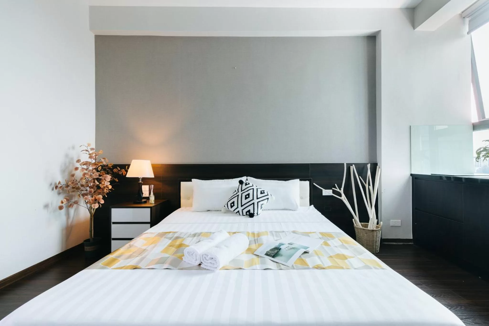 Bed in Ivy Hotel & Apartment