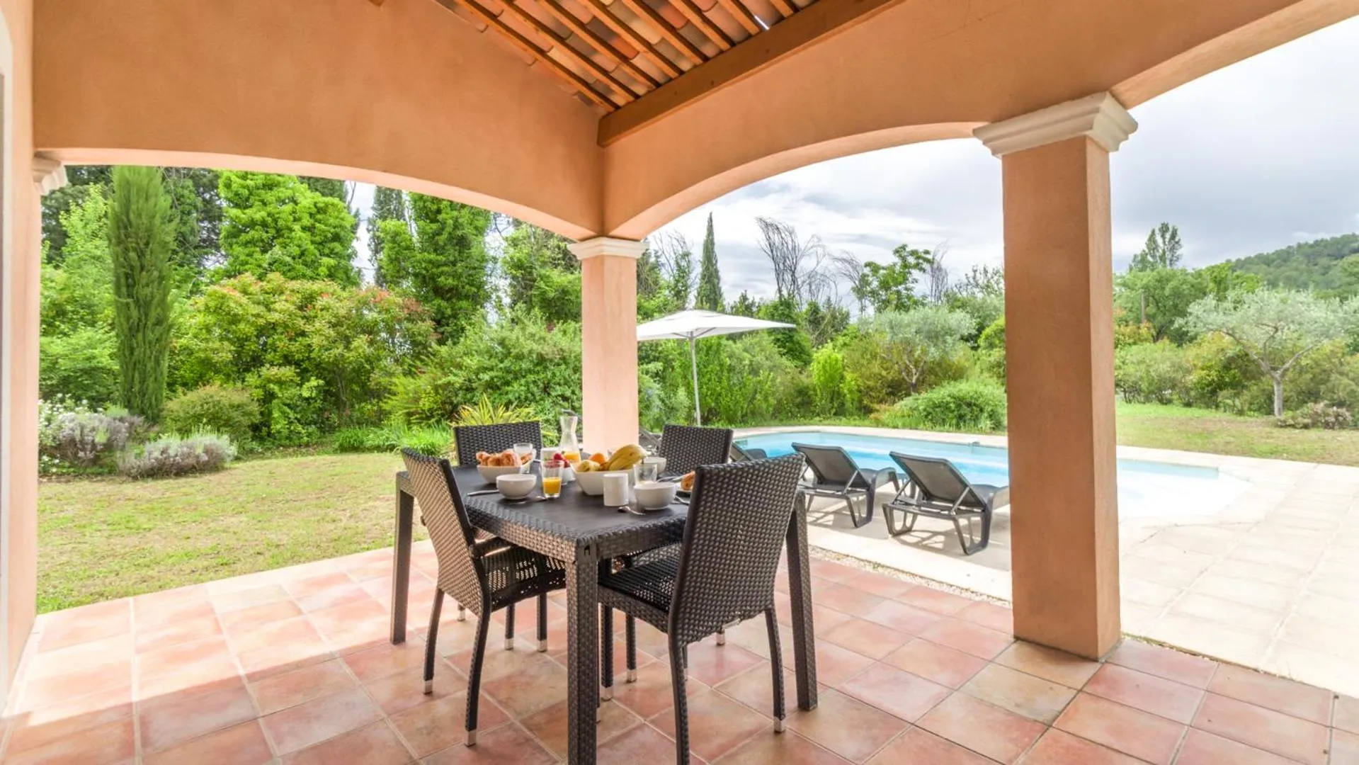 Patio in Vacancéole – Le Domaine de Camiole