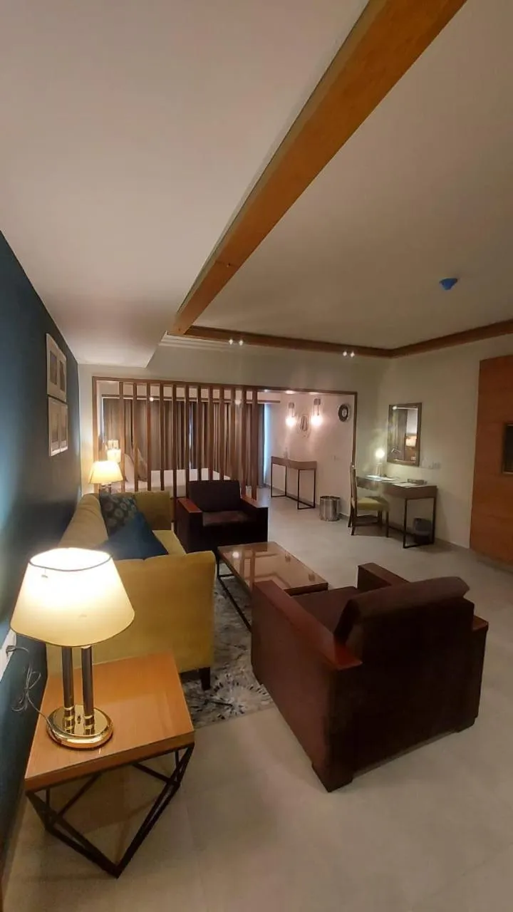 Regent Plaza Hotel & Convention Center