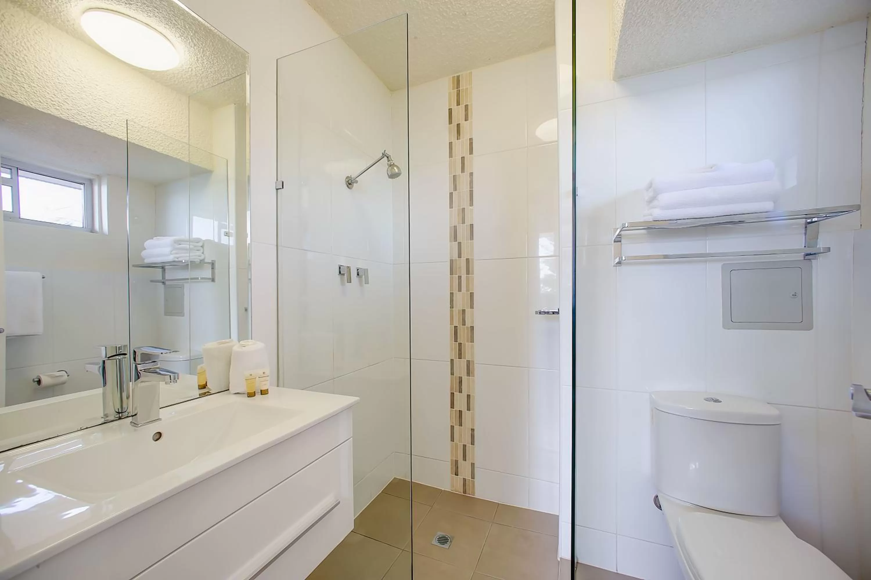 Bathroom in El Motor Inn