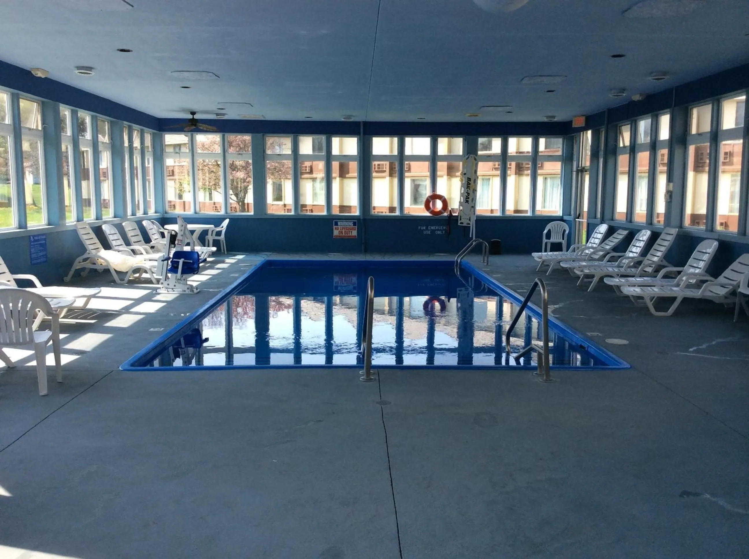 Swimming pool in Days Inn by Wyndham Albion