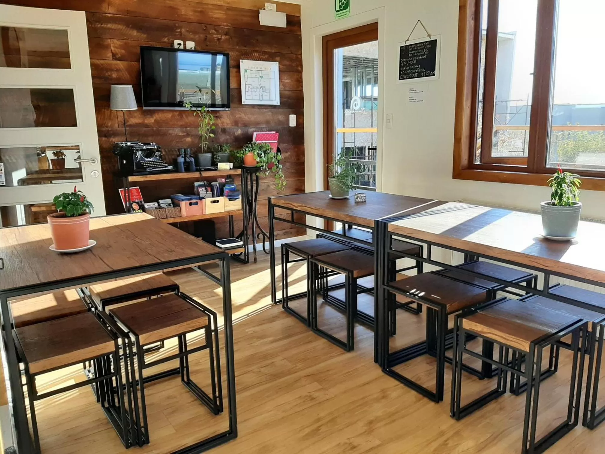 Dining area in Hostal Buenavista Patagonia