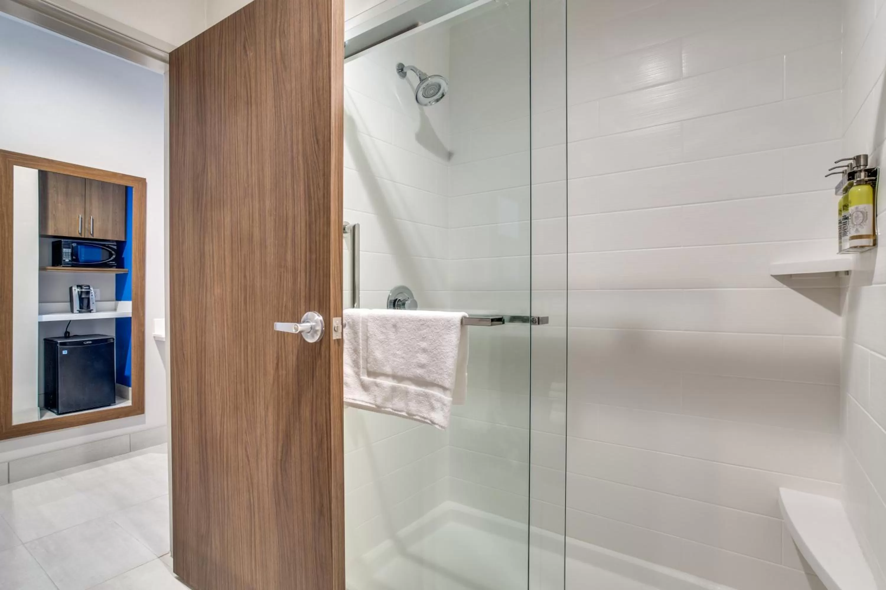Shower in Holiday Inn Express & Suites - Denton South by IHG