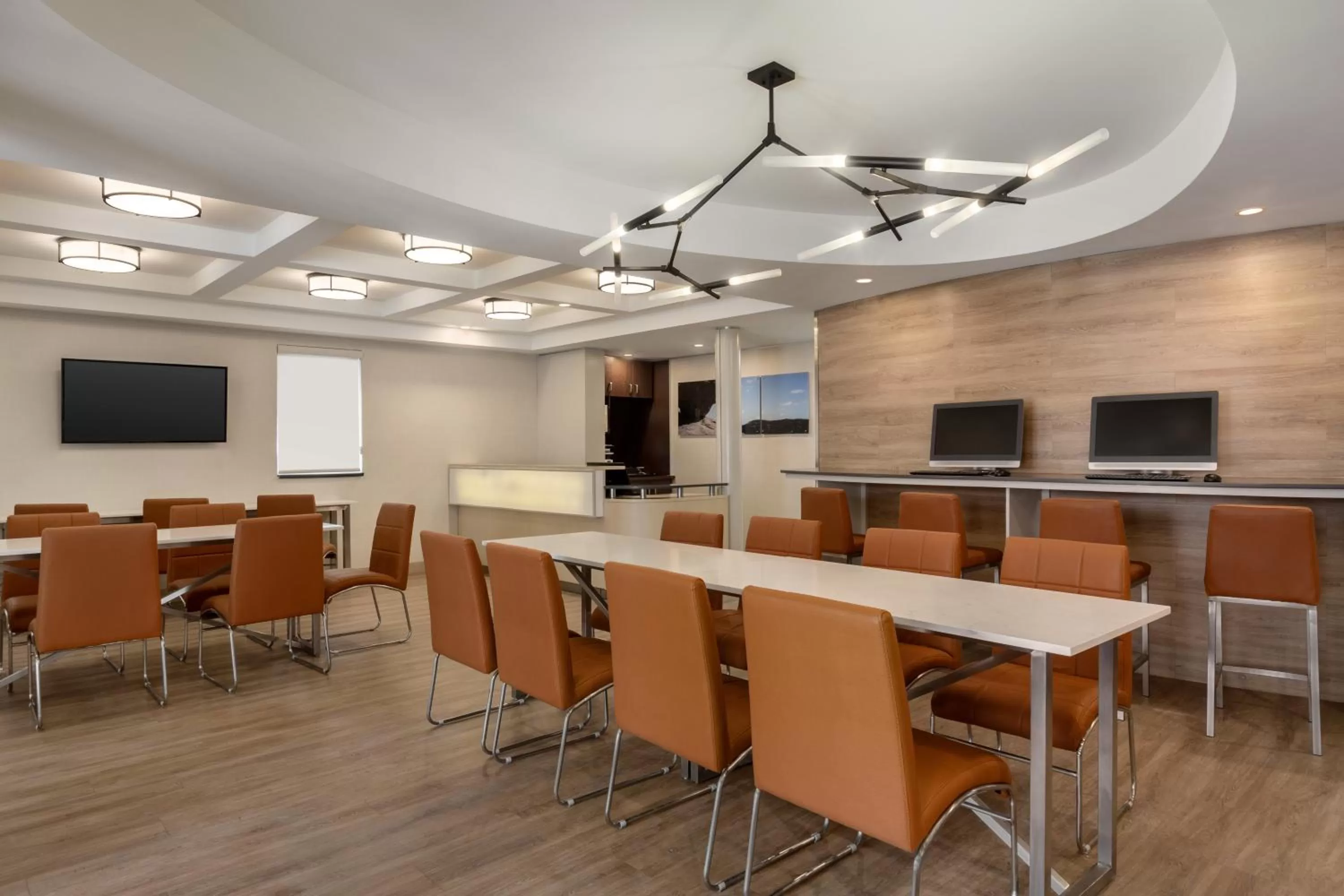 Lobby or reception in Days Inn by Wyndham Toronto West Mississauga