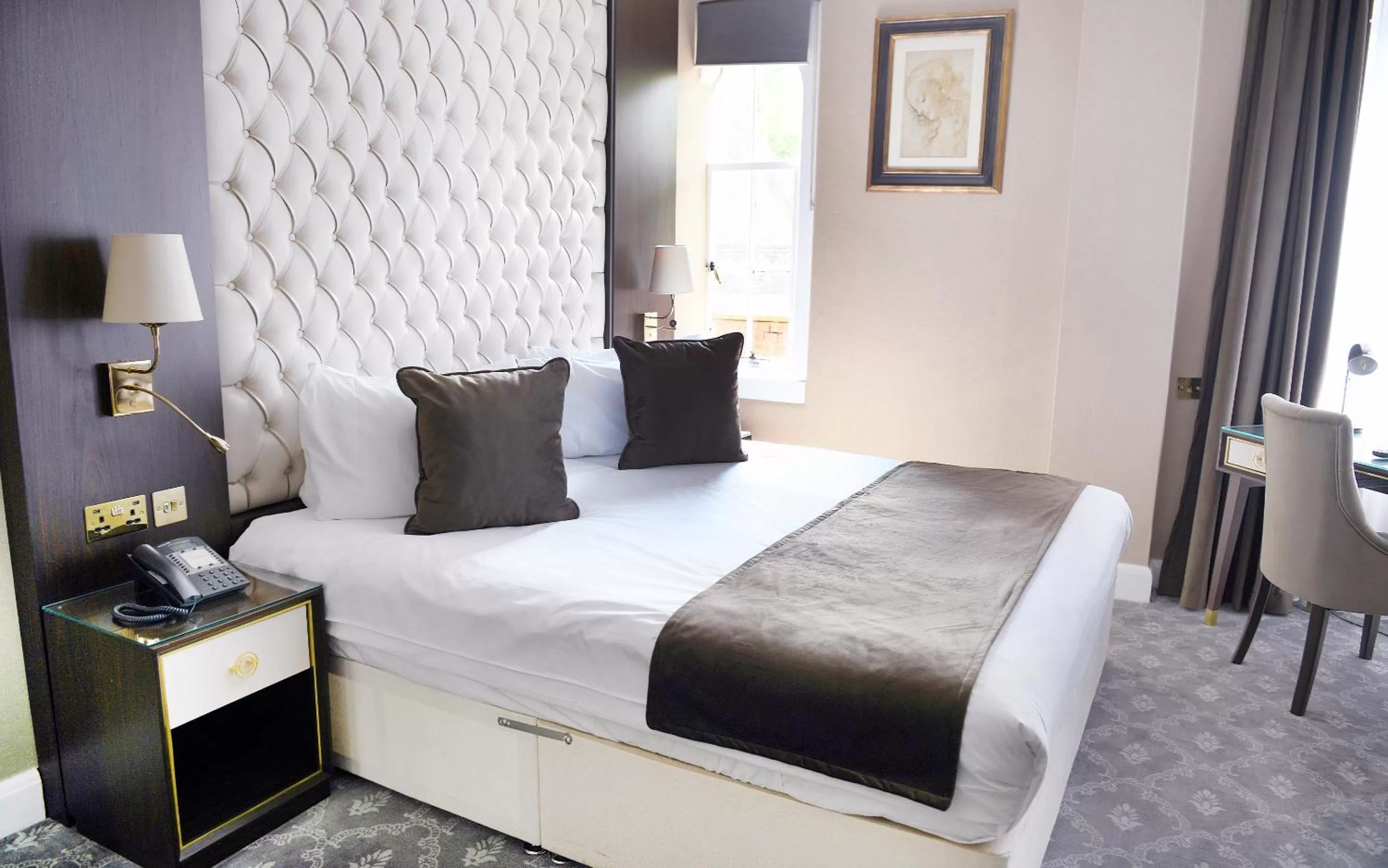 Coffee/tea facilities, Bed in Warren House Hotel