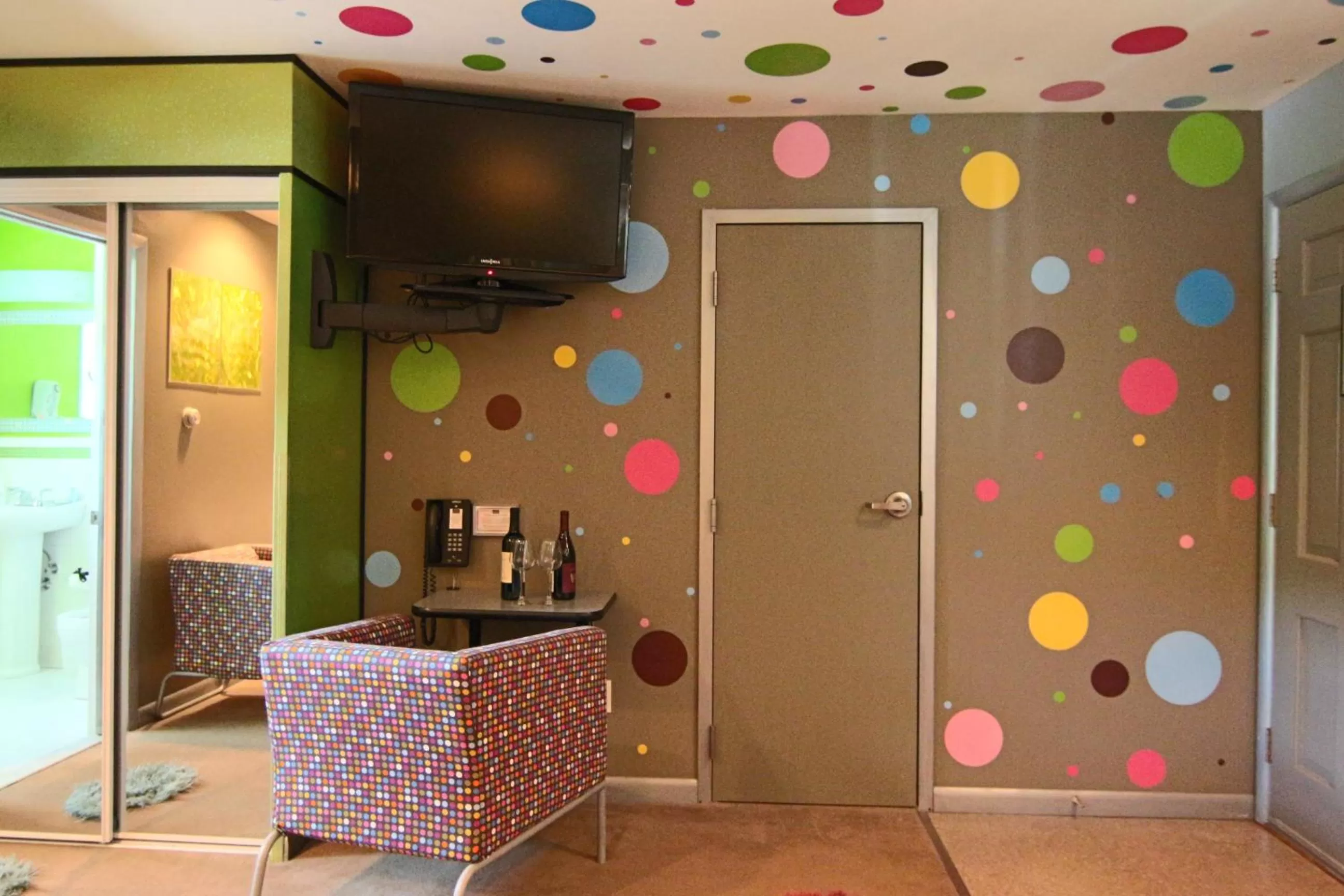 TV and multimedia in The Roxbury