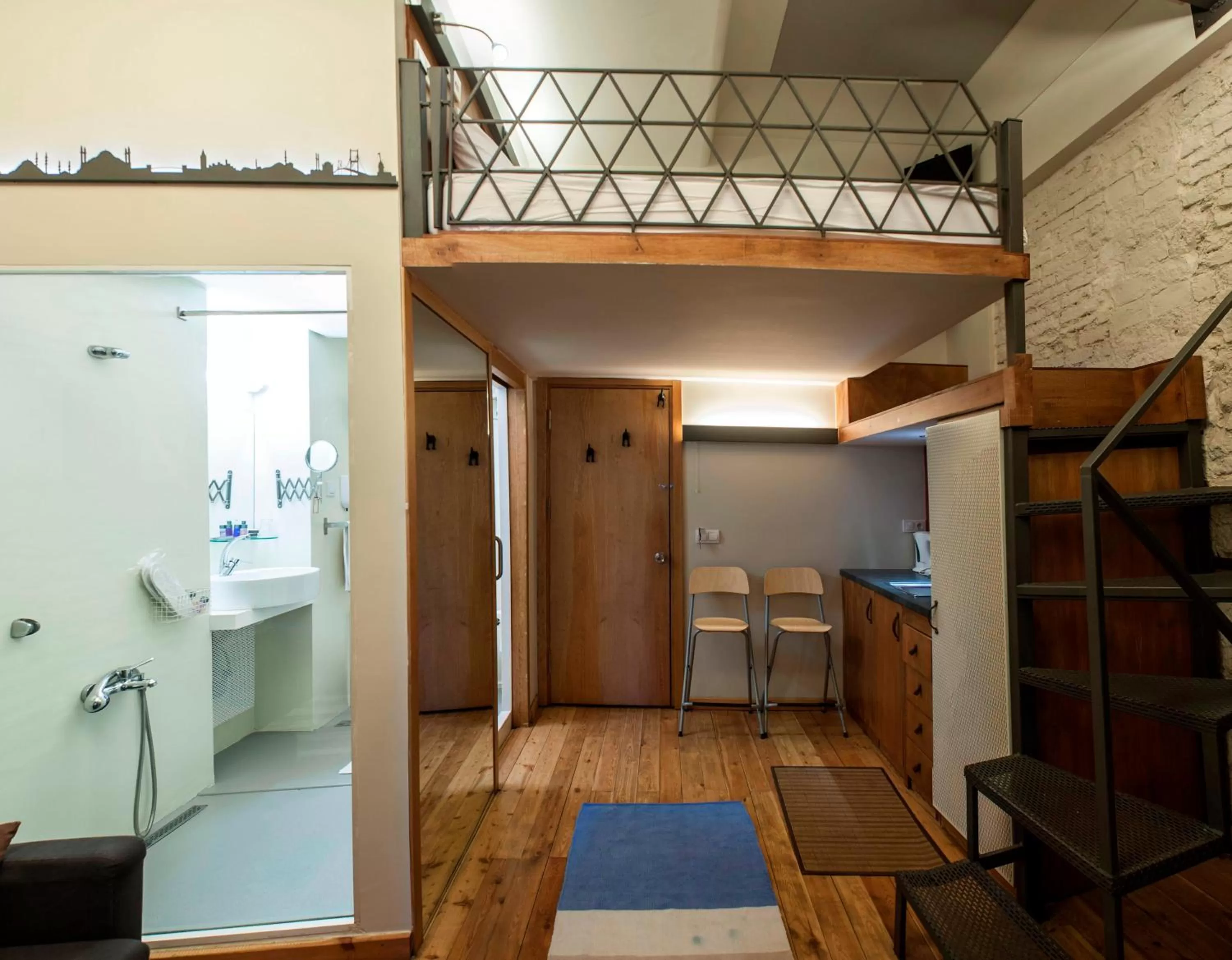 Photo of the whole room in Peradays