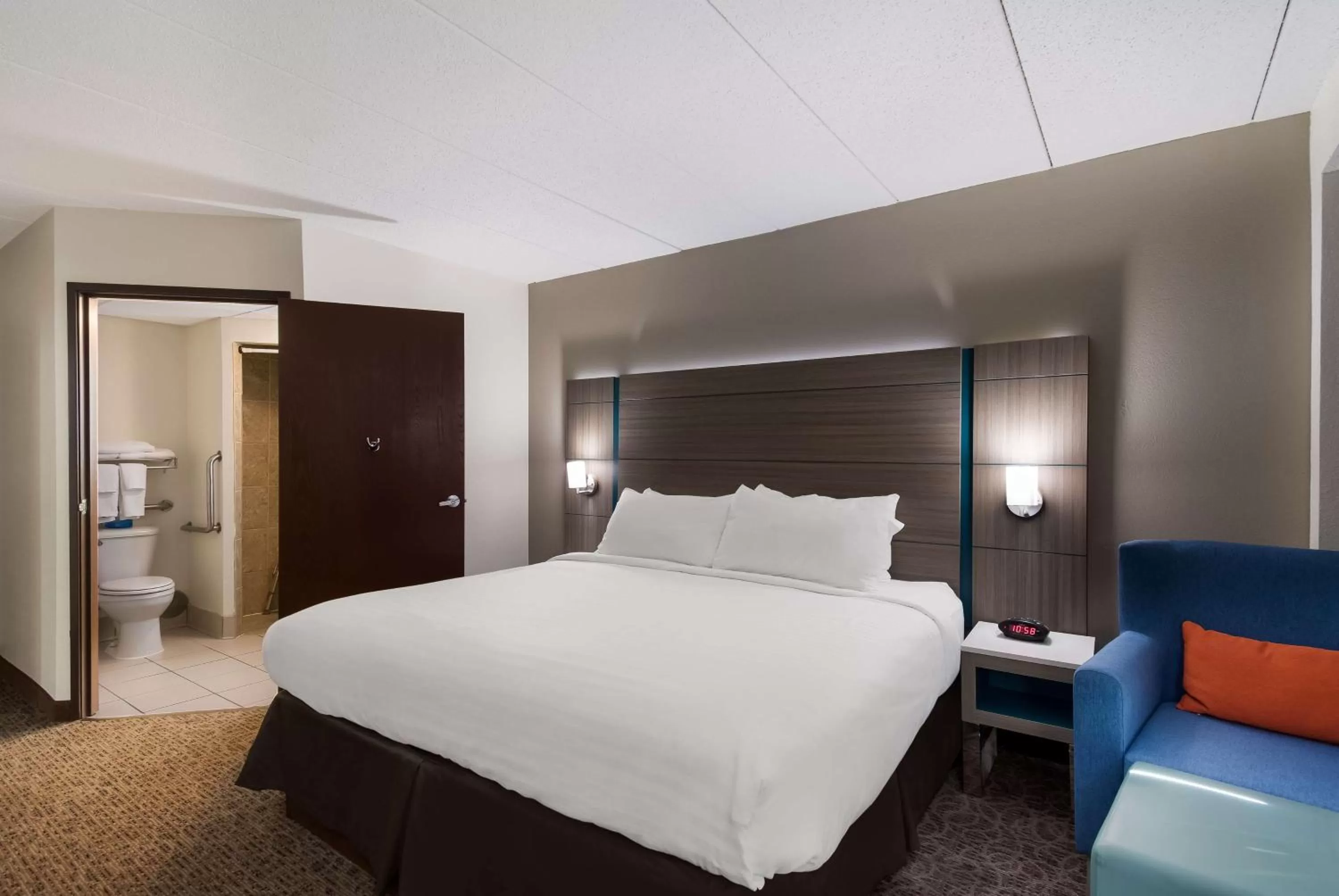 Bedroom, Bed in Best Western Bemidji