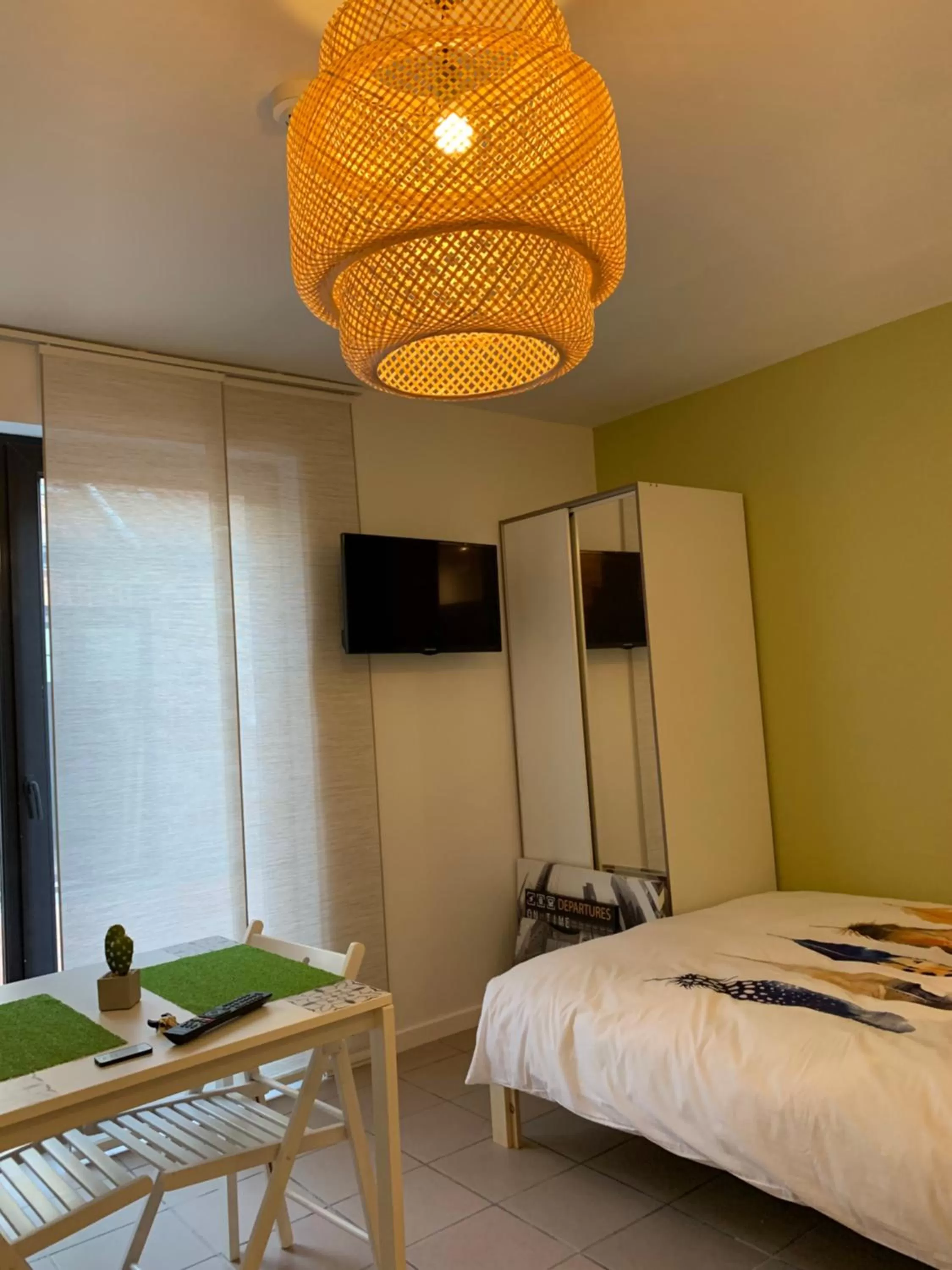 Photo of the whole room, Bed in Carpe Diem