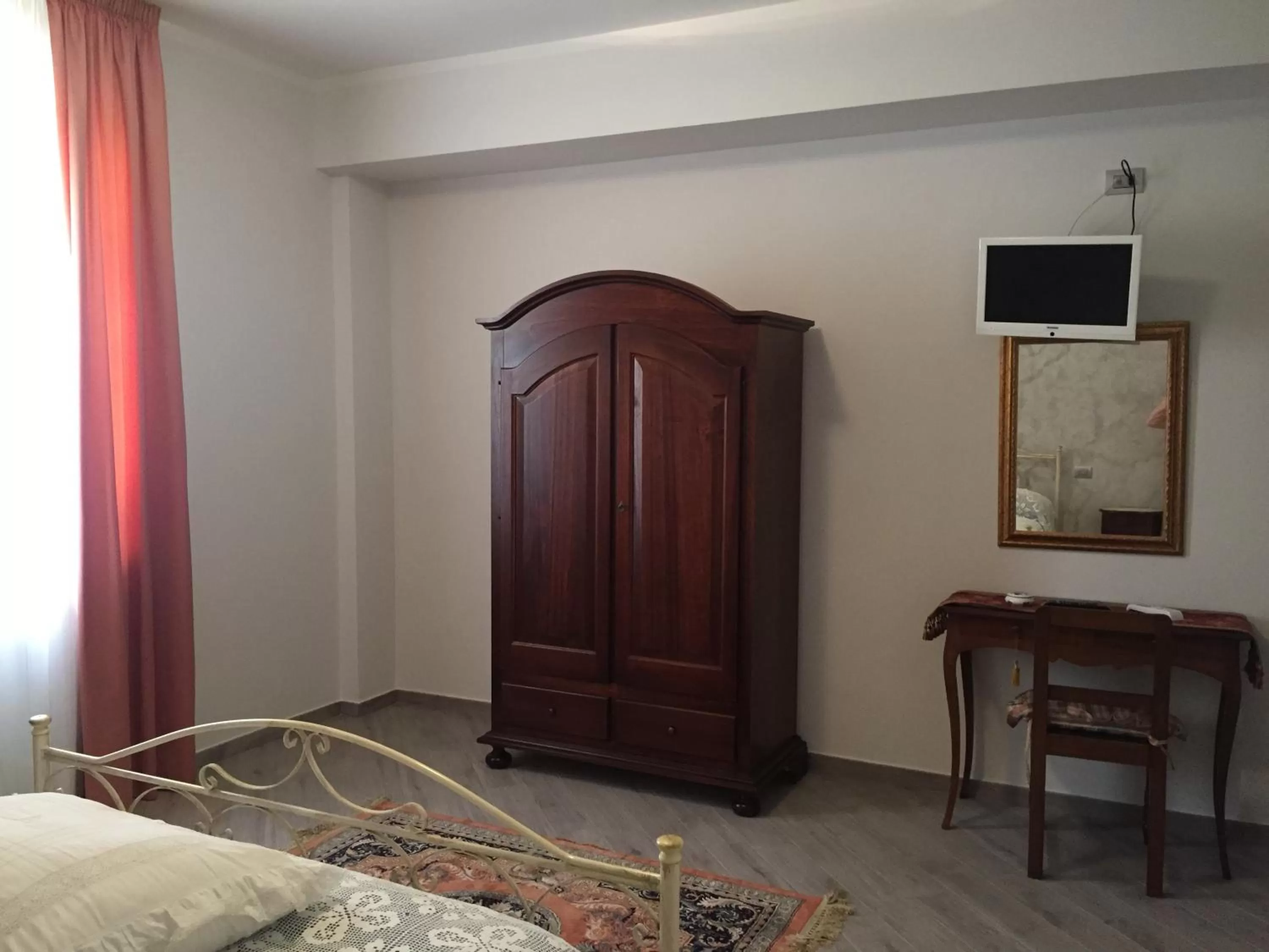 Photo of the whole room, Bed in San Michele