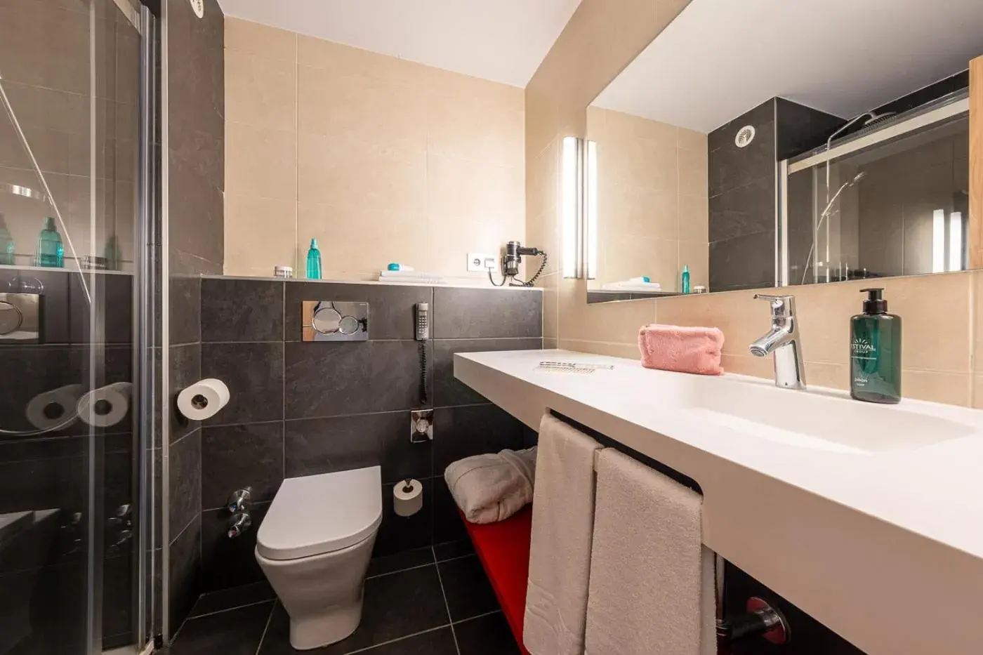 Standard Quadruple Room in Hotel Sporting Standard Quadruple Room in Hotel Sporting