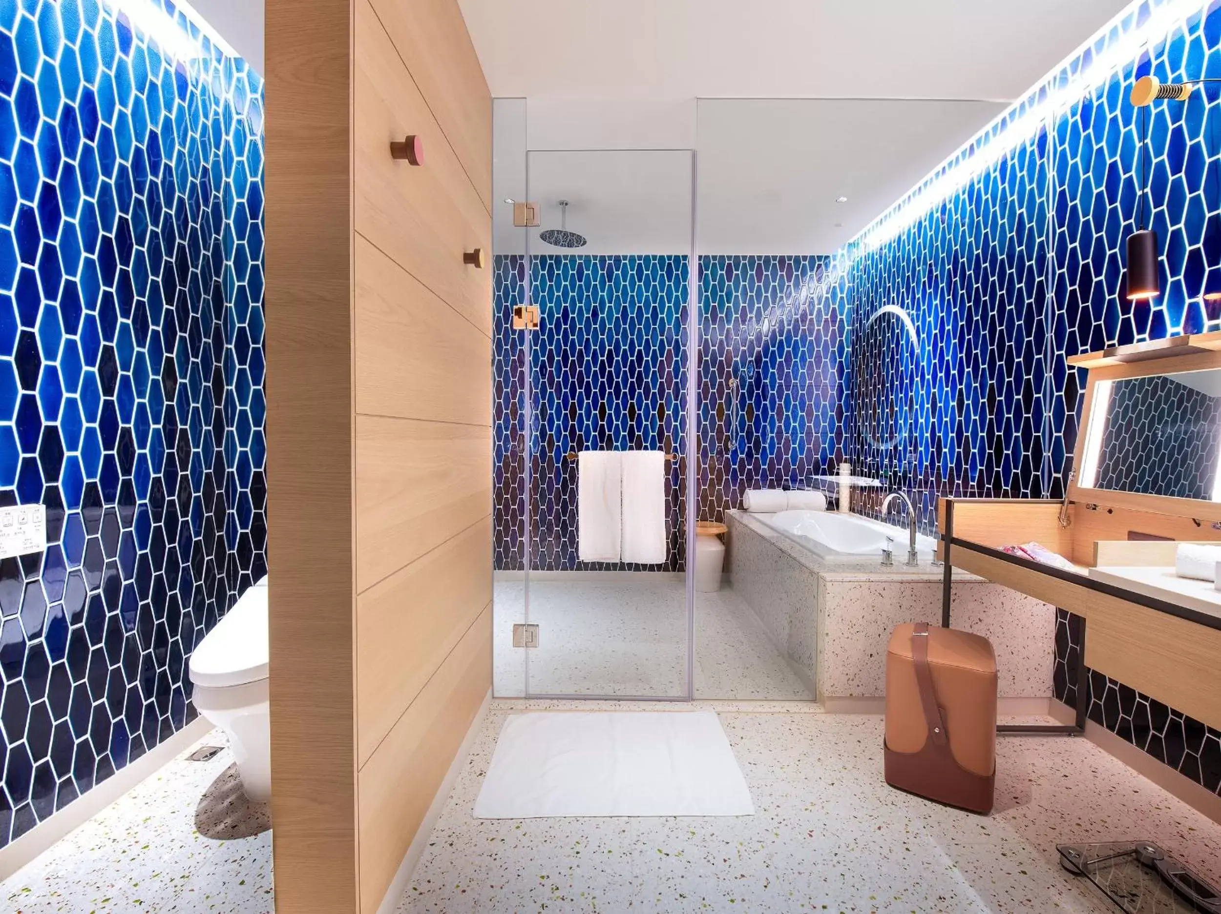 Premium King Room with Seperate Bath and Single Sofa Bed in Hotel Indigo Kaohsiung Central Park by IHG Premium King Room with Seperate Bath and Single Sofa Bed in Hotel Indigo Kaohsiung Central Park by IHG