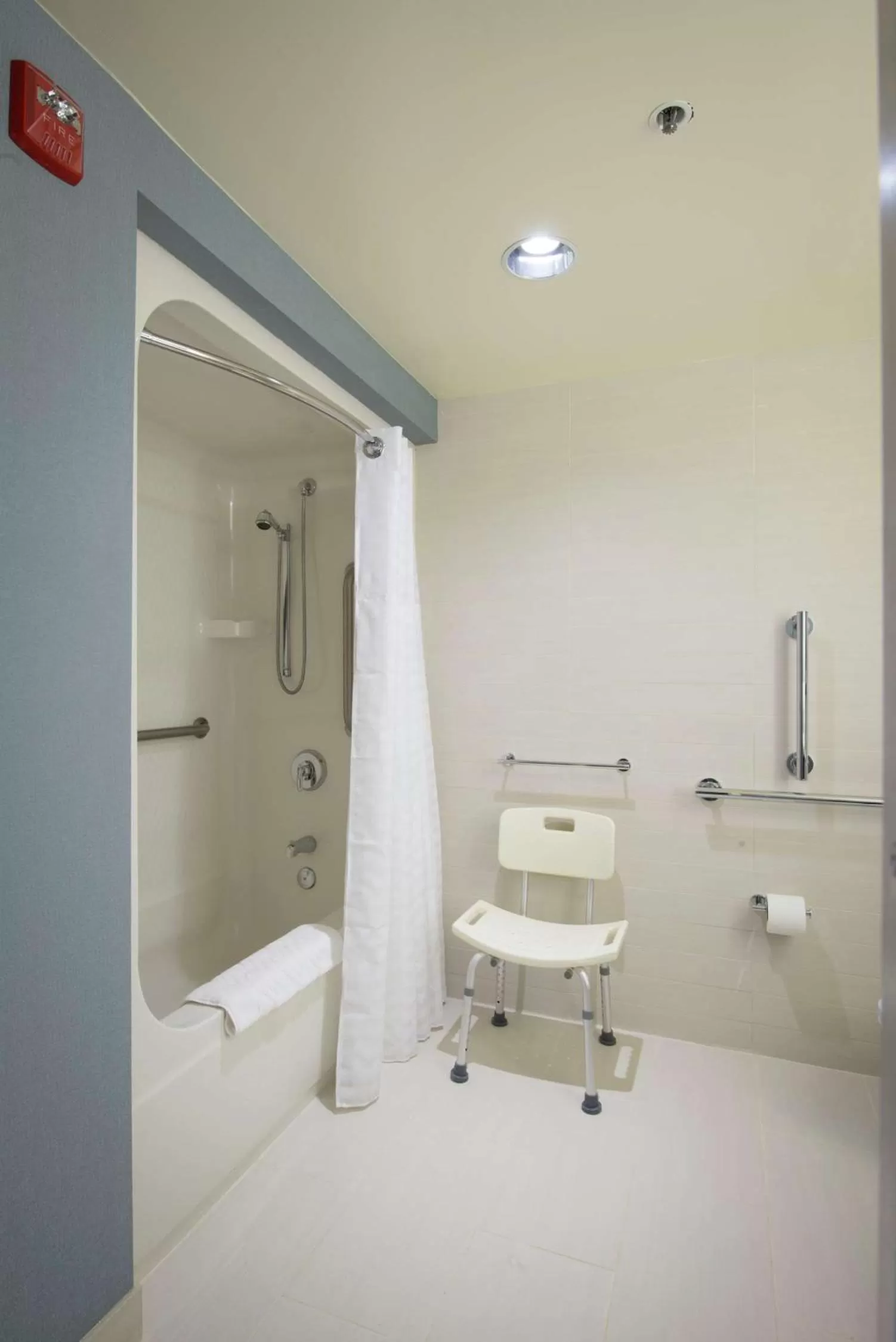 King Room - Hearing Access with Bathtub/Non-Smoking in DoubleTree by Hilton Binghamton