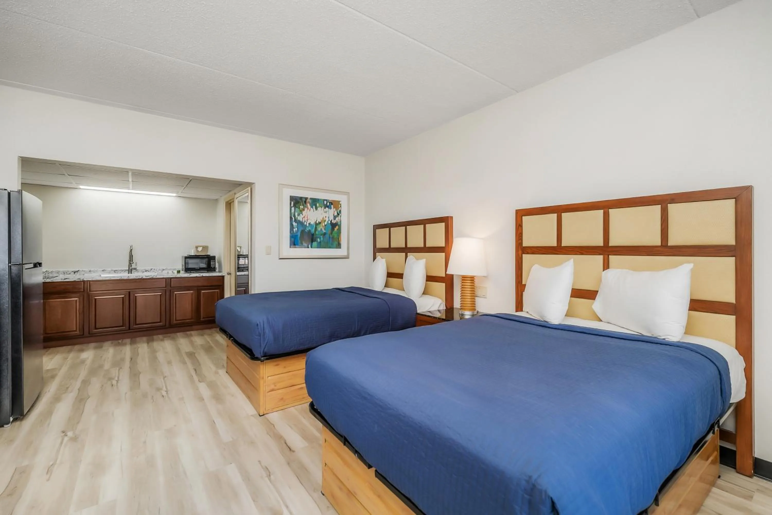 Bed in Americas Best Value Inn Cookeville