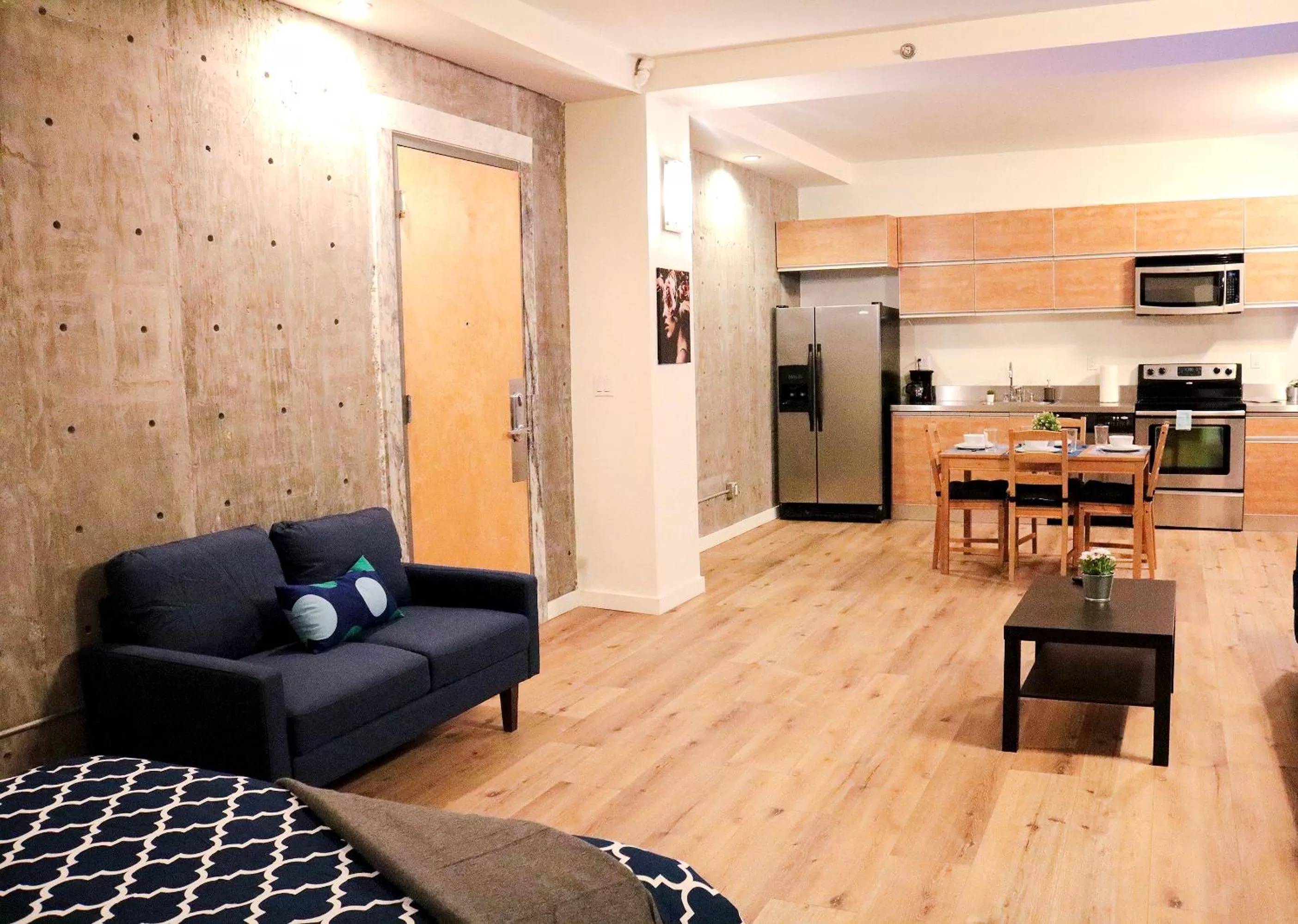 Kitchen or kitchenette, Seating Area in The Haas Suites