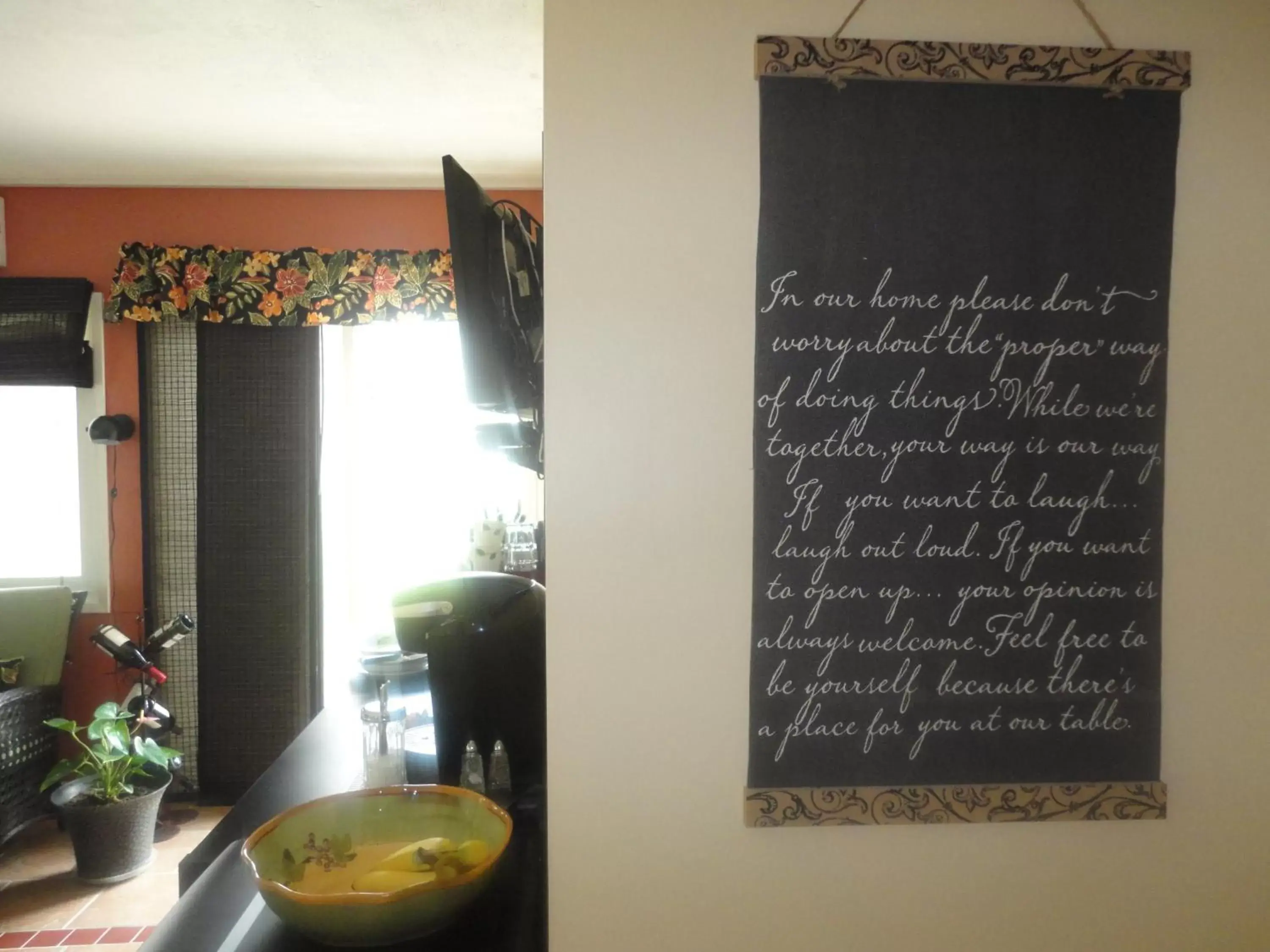 King Room with Shared Bathroom in Vintage Merlot Bed and Breakfast King Room with Shared Bathroom in Vintage Merlot Bed and Breakfast