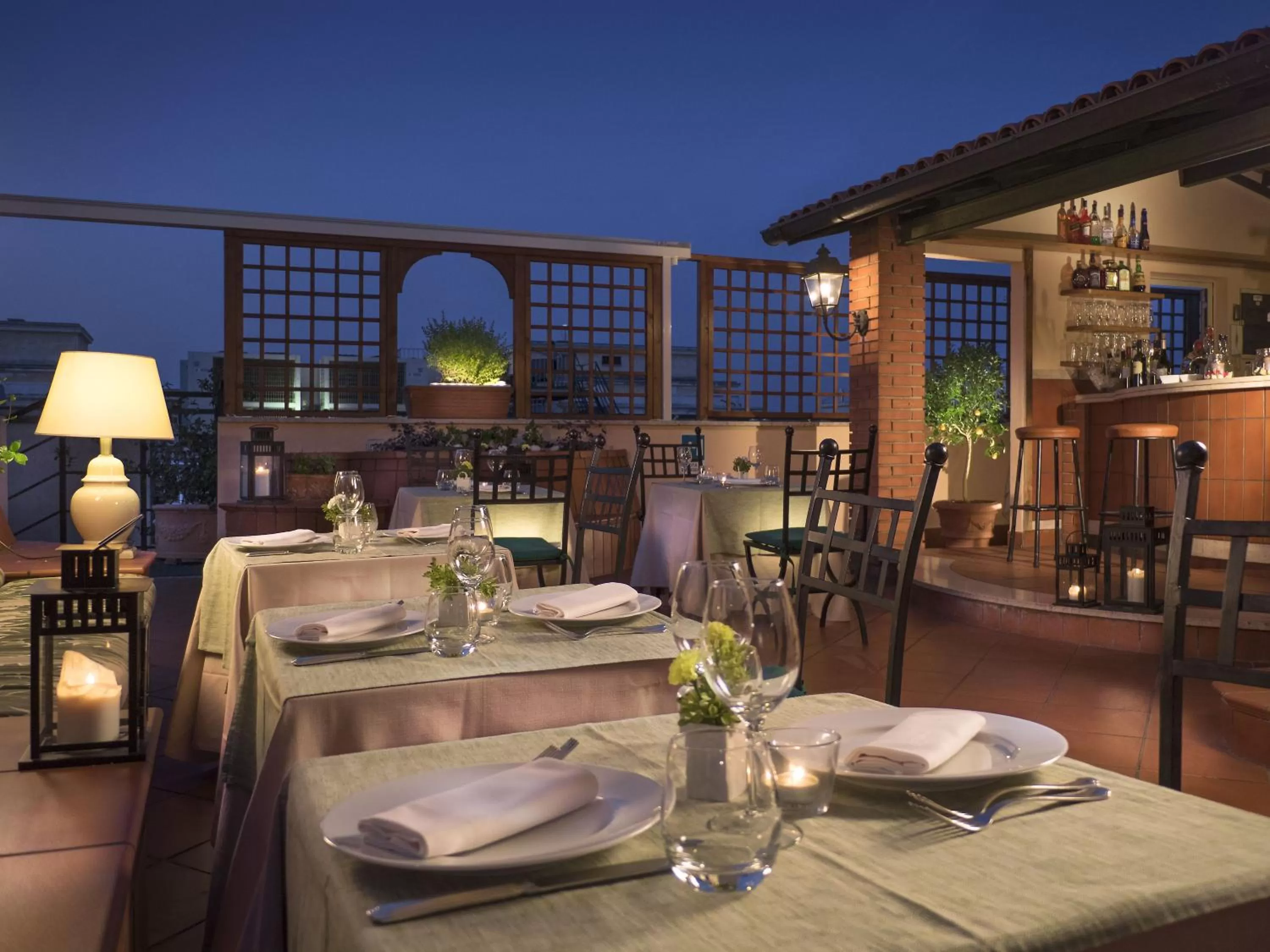 Restaurant/places to eat in Hotel Diana Roof Garden