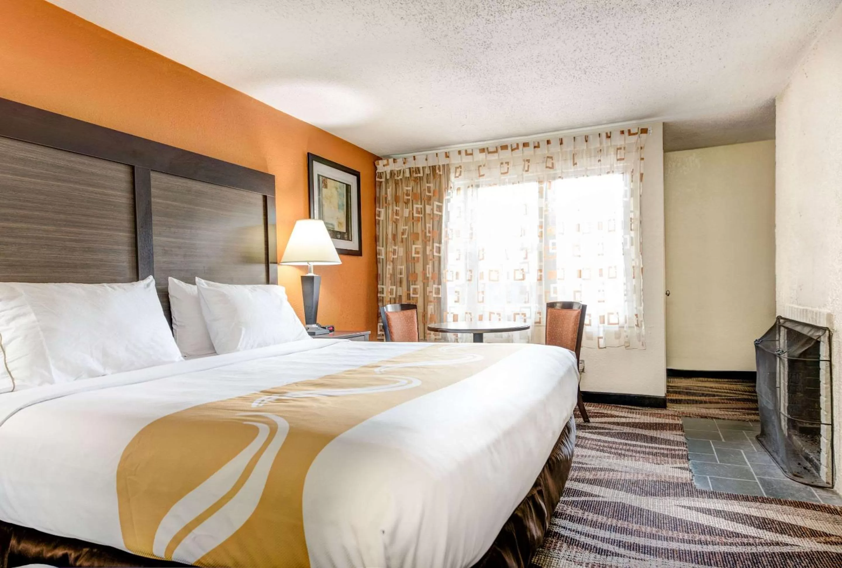 Photo of the whole room, Bed in Quality Inn Creekside - Downtown Gatlinburg
