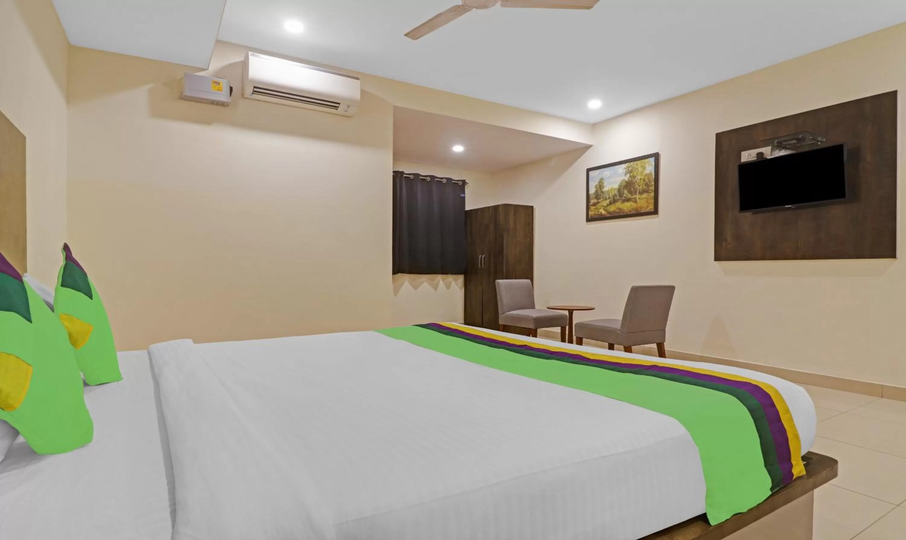 Bedroom, Bed in Treebo Trend Tee