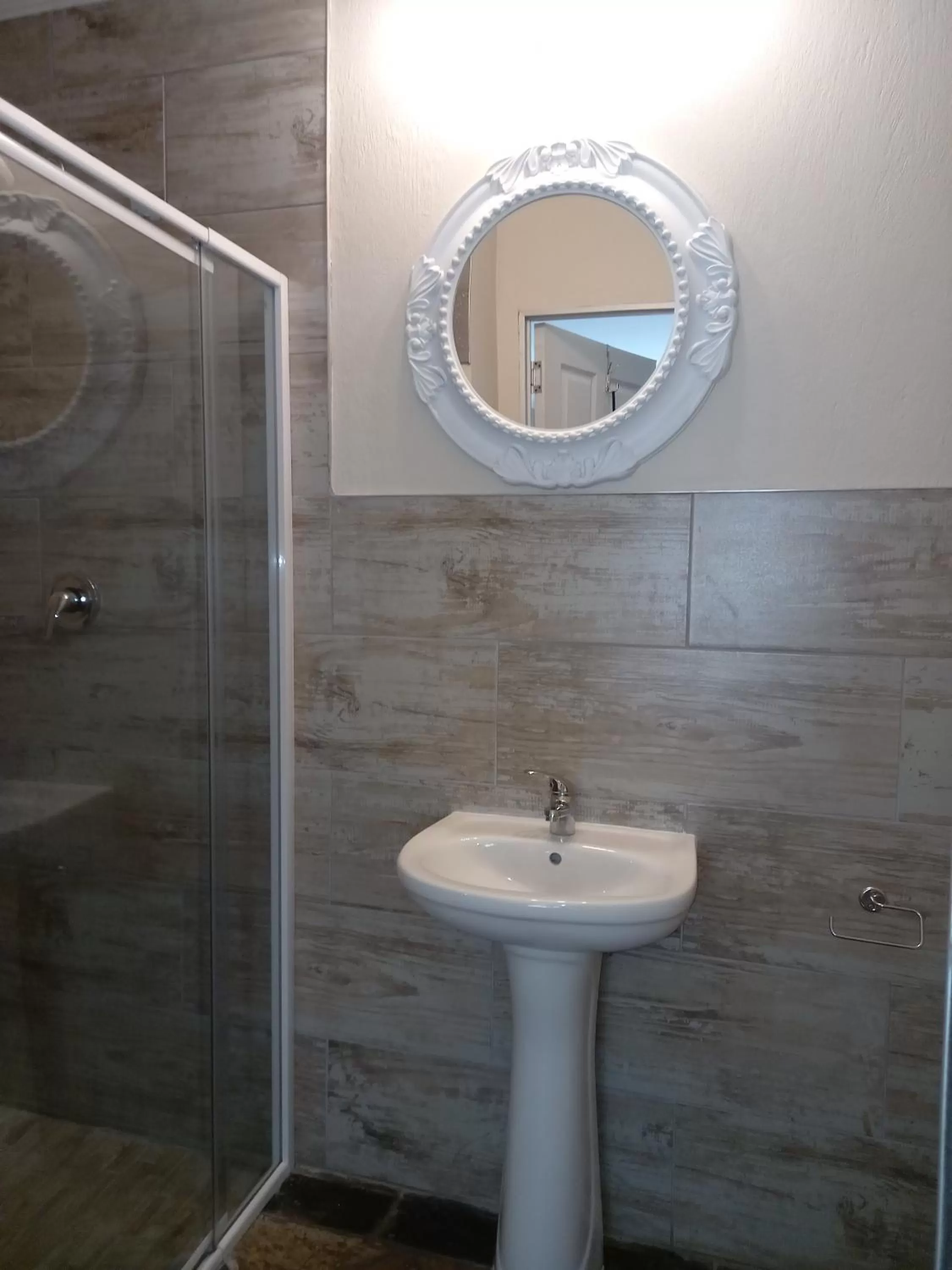 Bathroom in Troas Boutique hotel