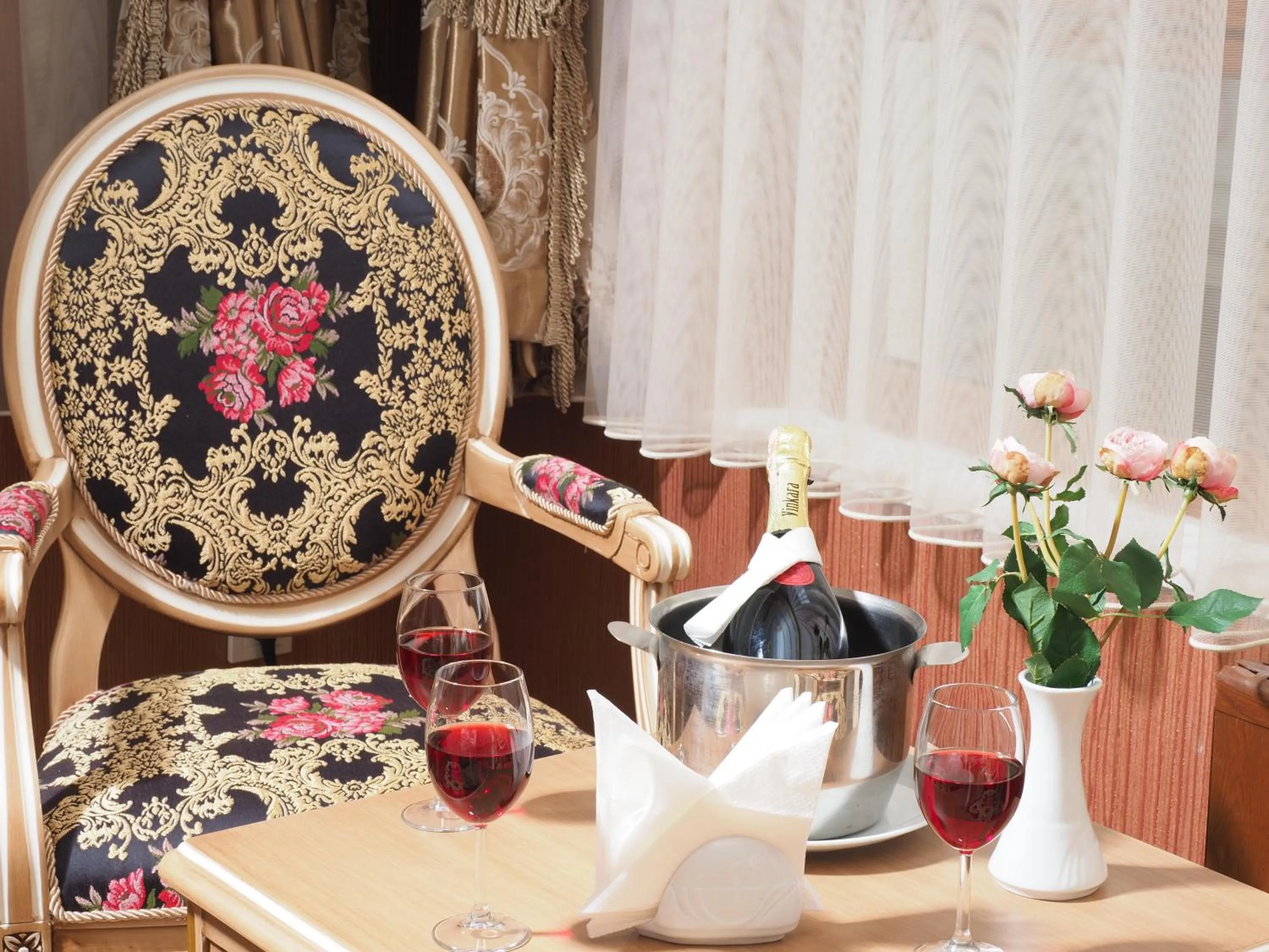 People in Glamour Classic Hotel Istanbul Sirkeci