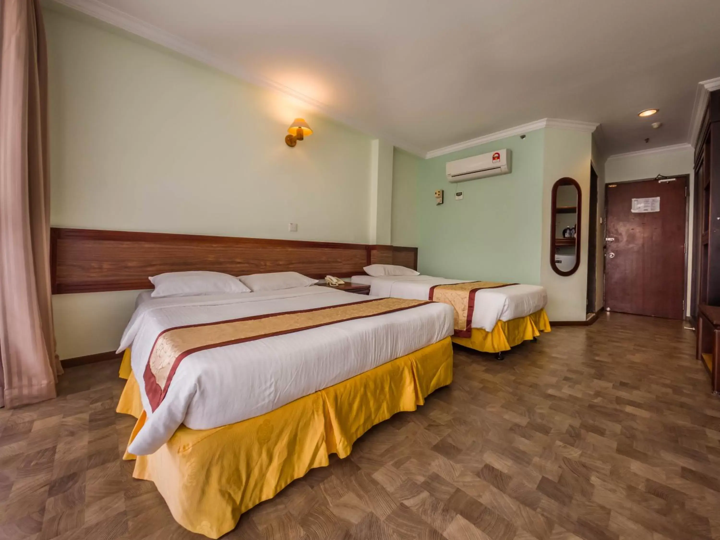 Triple Room in Miri Hotel Triple Room in Miri Hotel