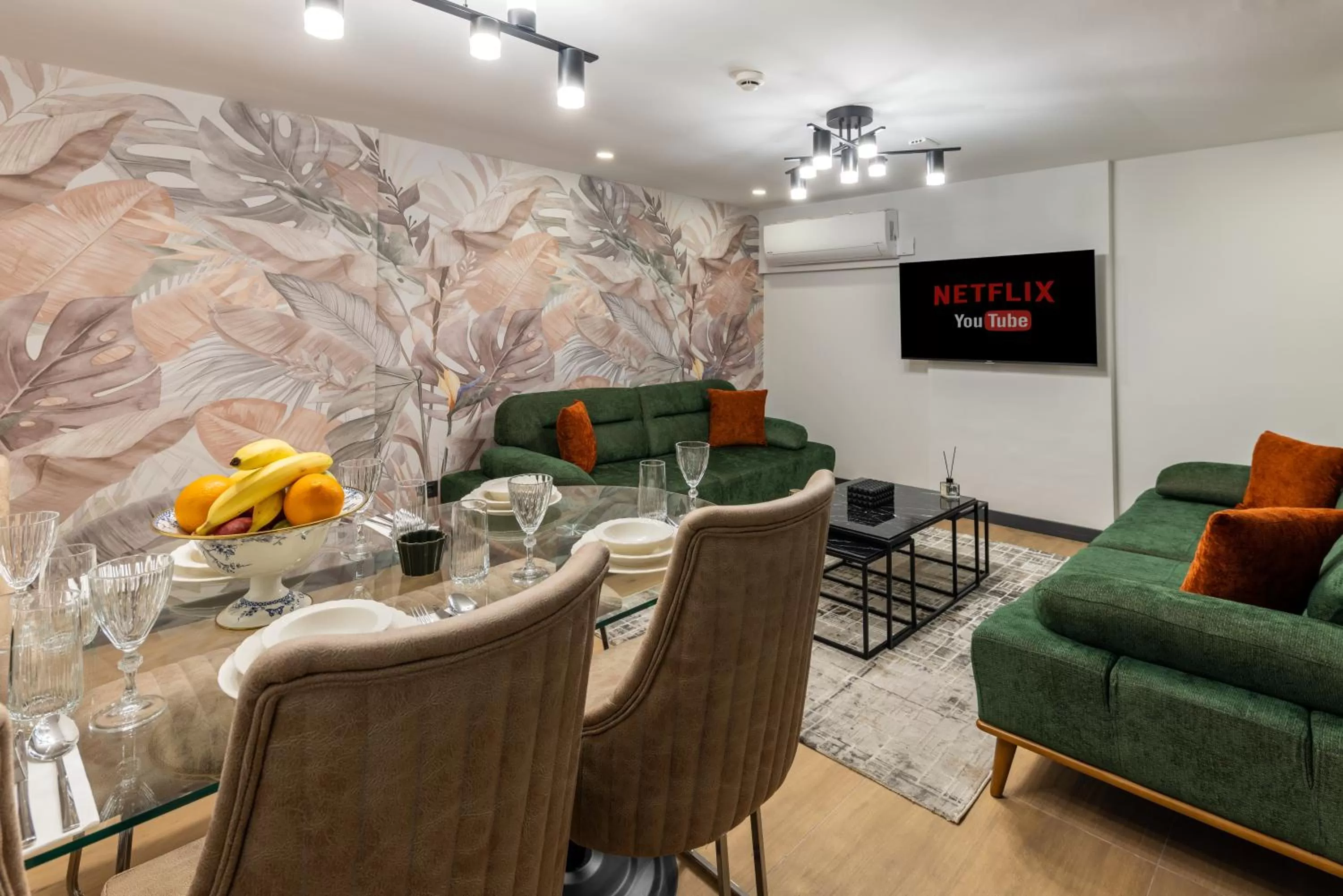 TV and multimedia in BayMari Suites City Life