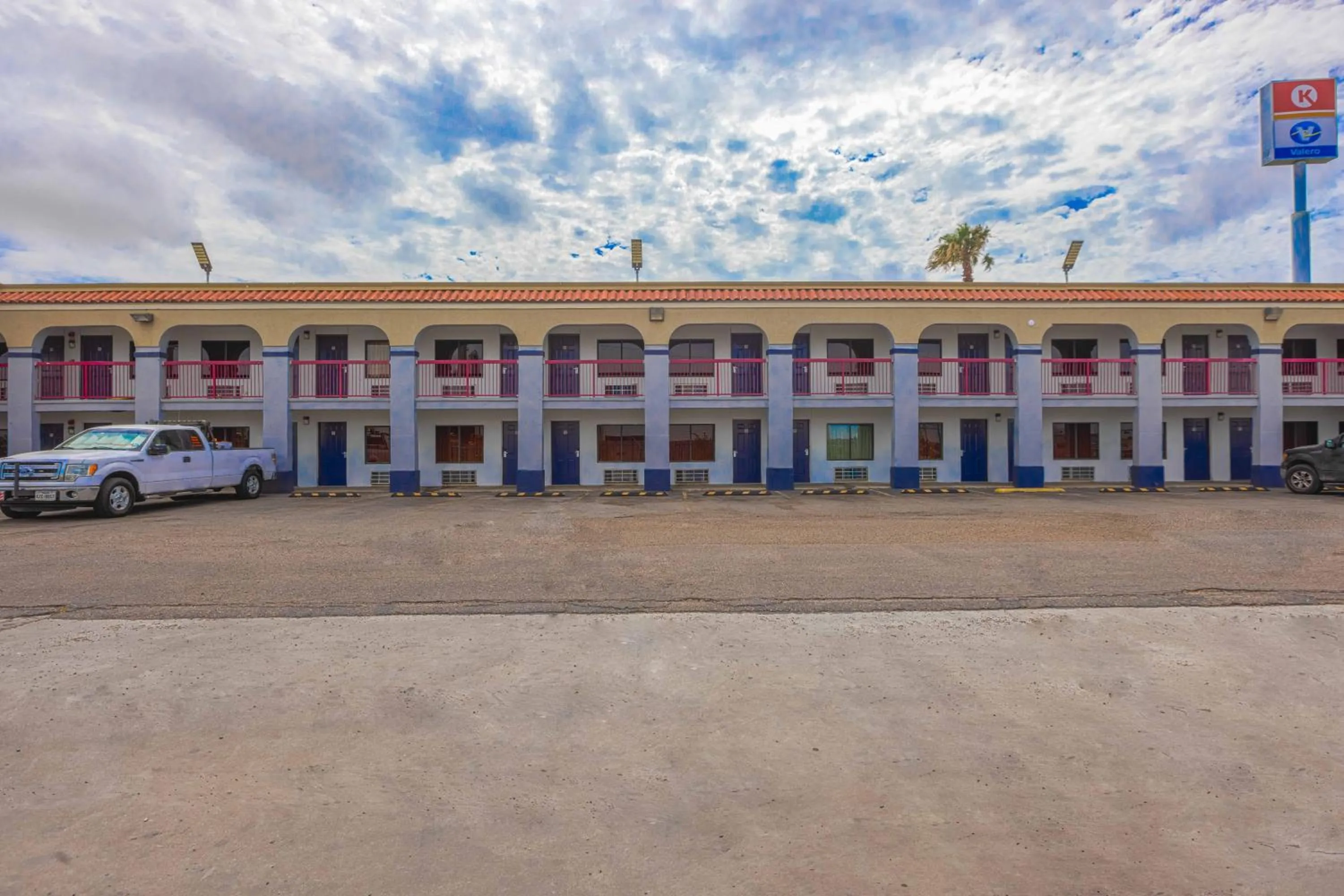 Parking in Coastal Inn Corpus Christi