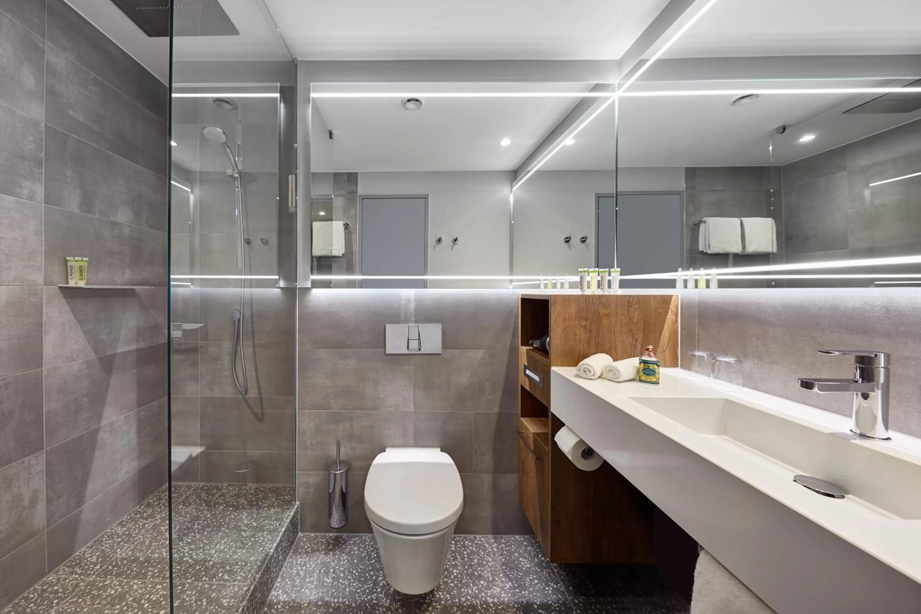 Bathroom in Lindner Hotel Cologne City Plaza, part of JdV by Hyatt