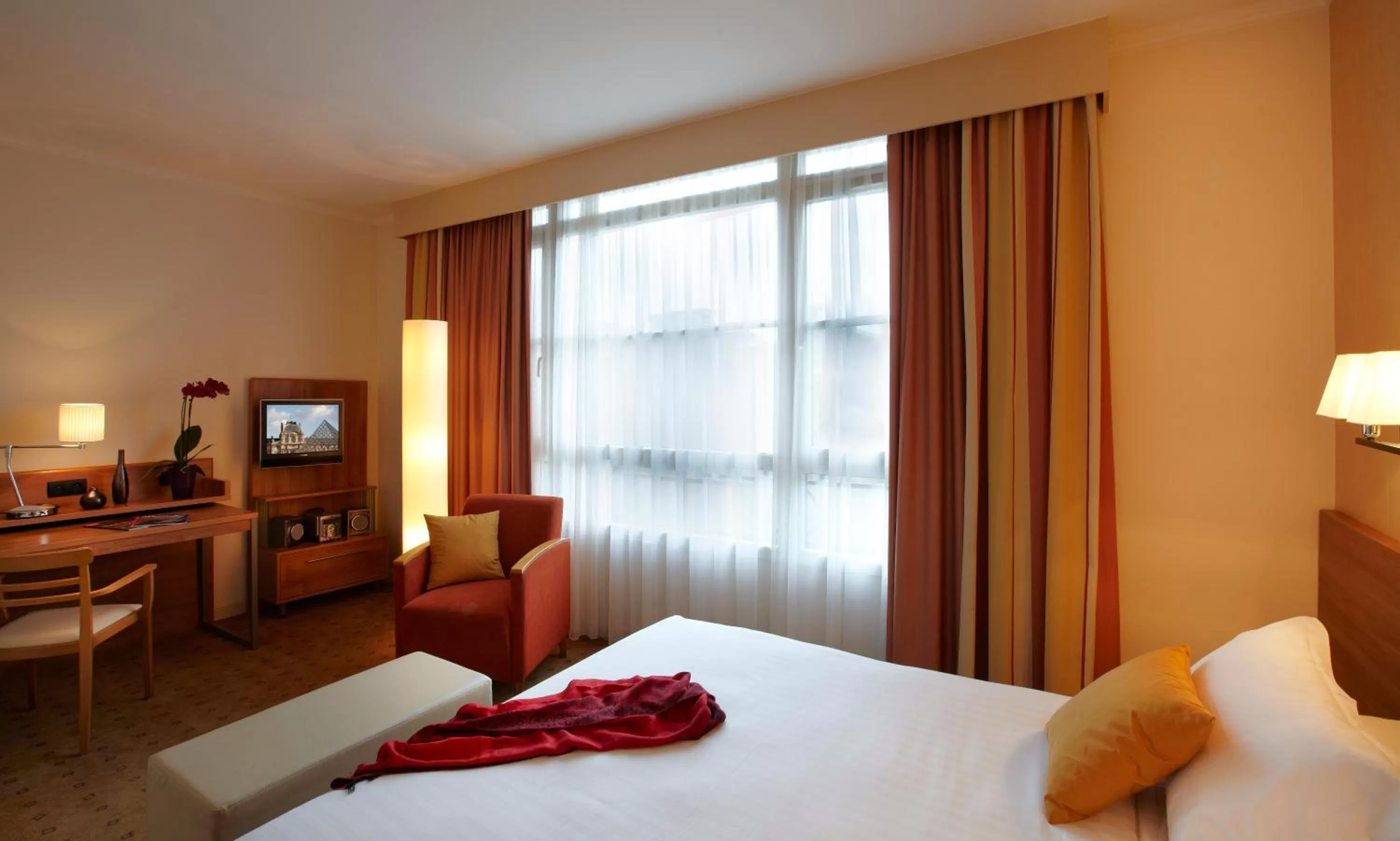 Photo of the whole room, Bed in Citadines Saint-Germain-des-Prés Paris