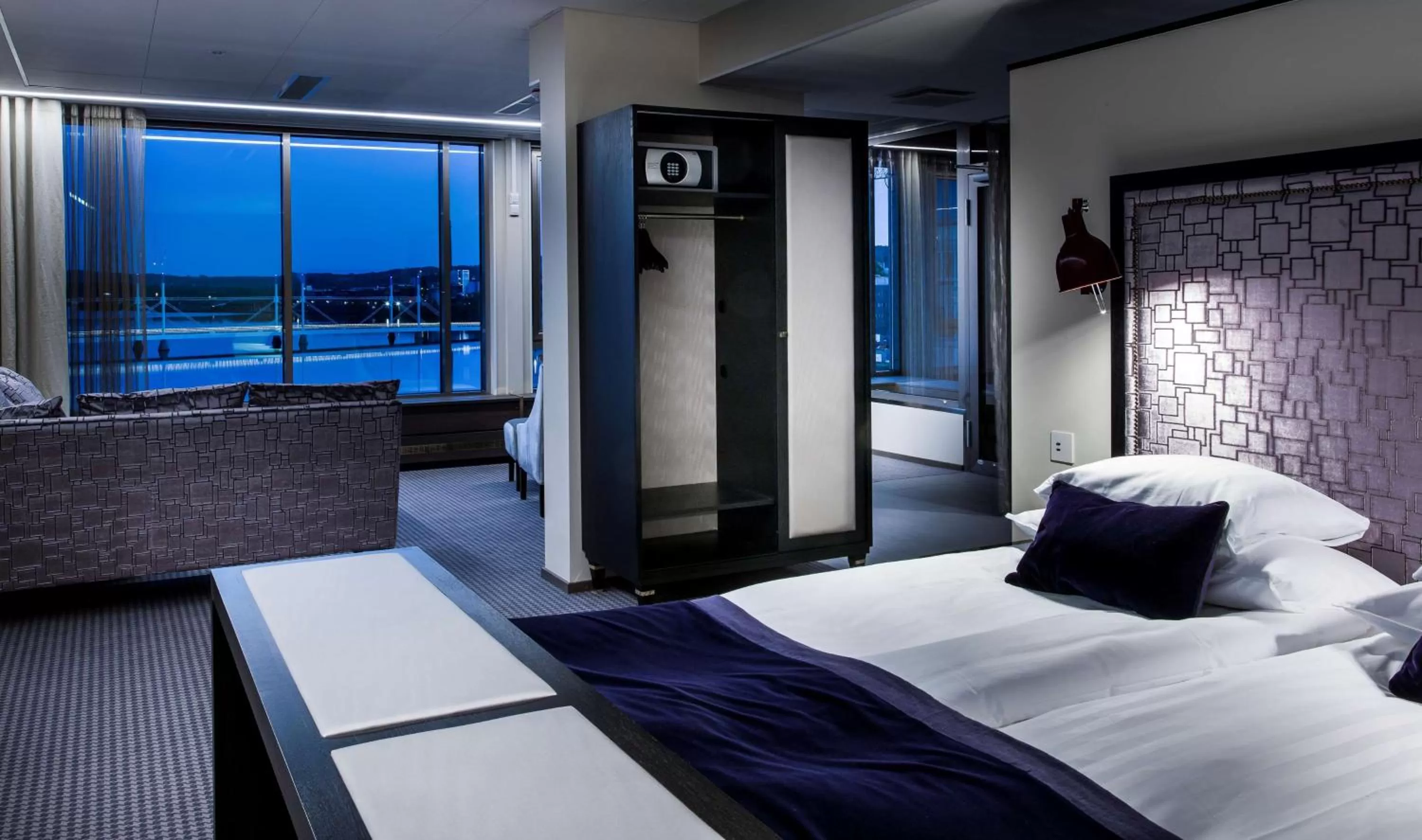 King Suite with View in Best Western Plus John Bauer Hotel