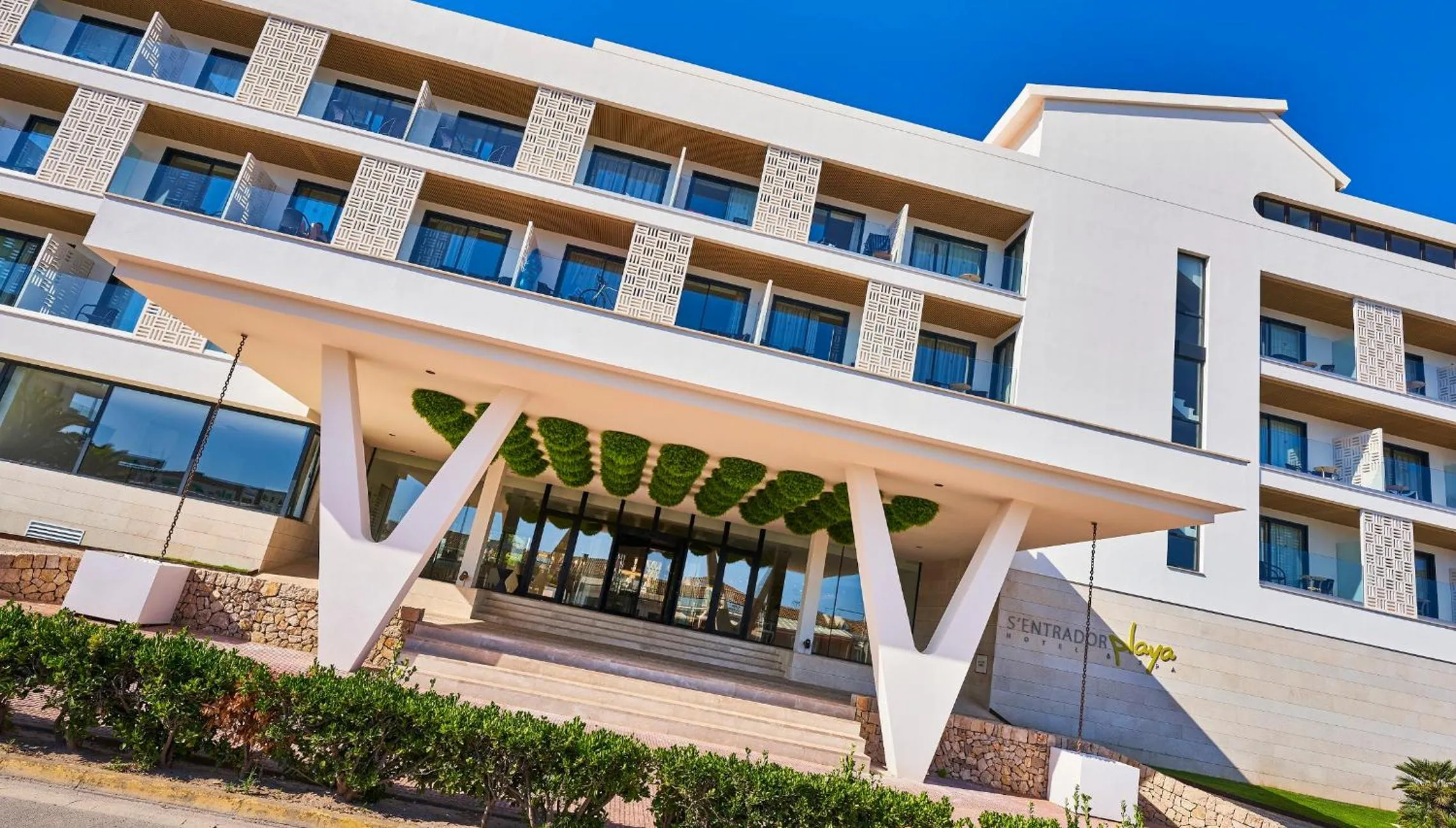 Property building in Hotel & Spa S'Entrador Playa