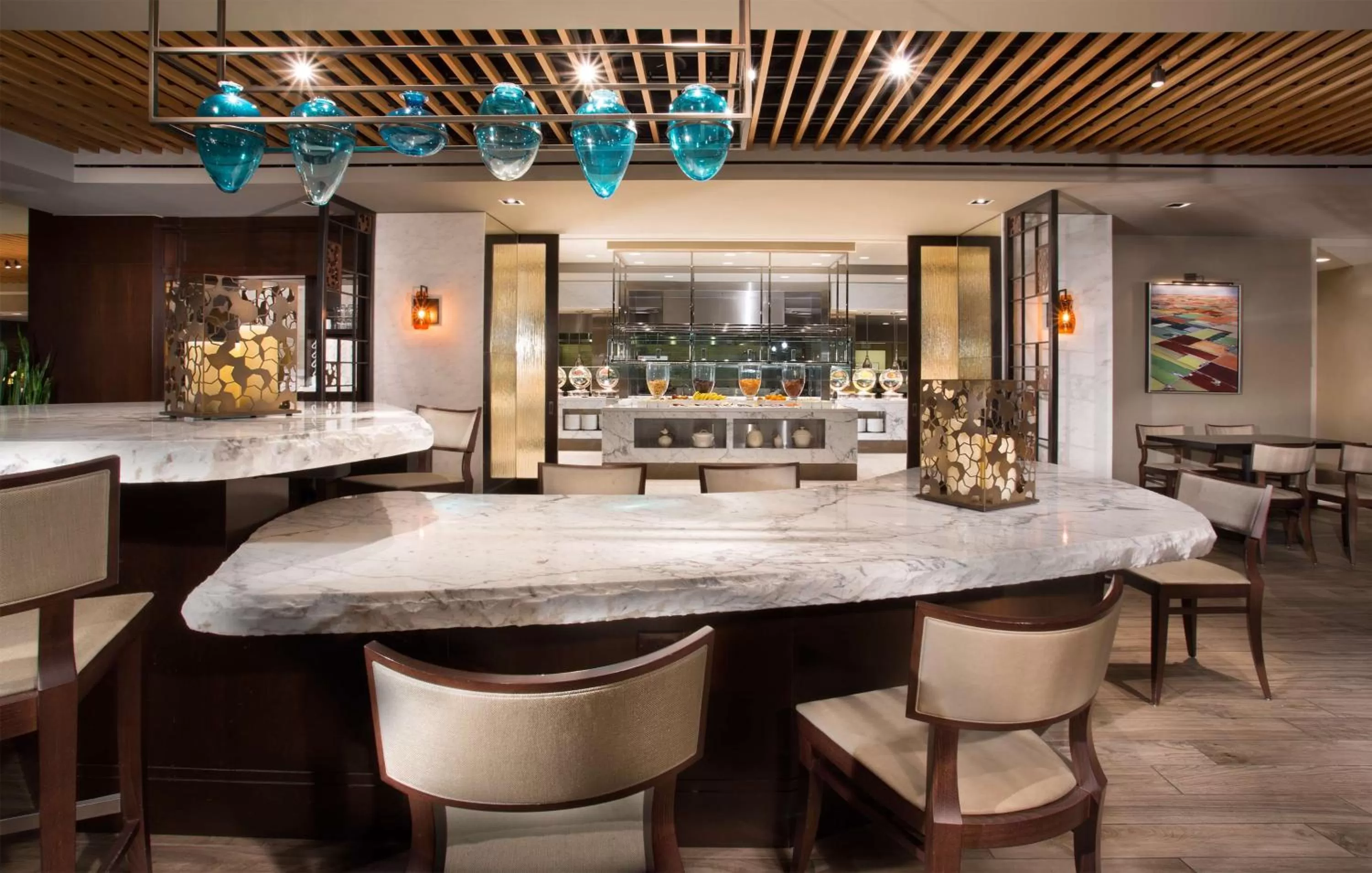 Dining area in New York Hilton Midtown