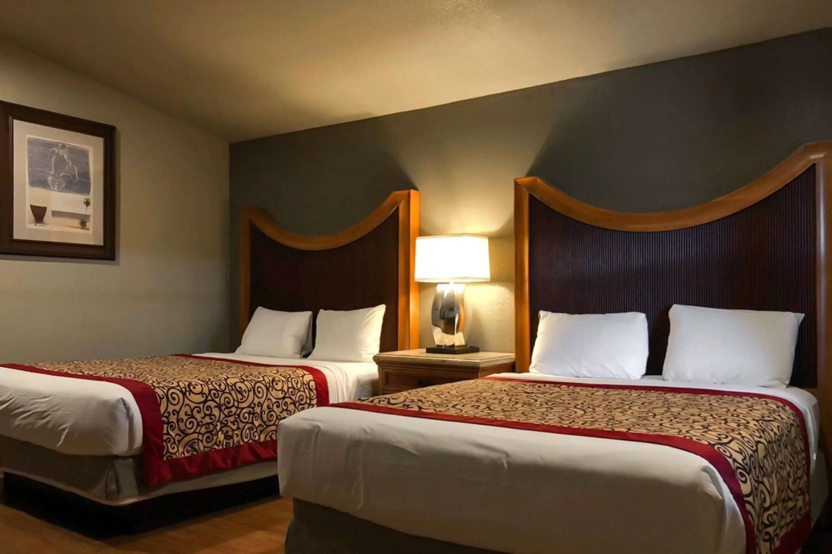 Photo of the whole room, Bed in Rodeway Inn Flagstaff East Route 66