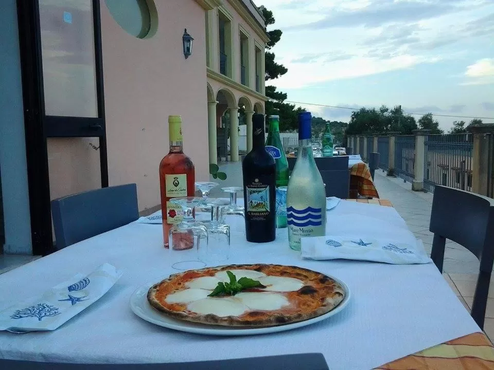 Patio, Food in Residence Hotel Torresilvana