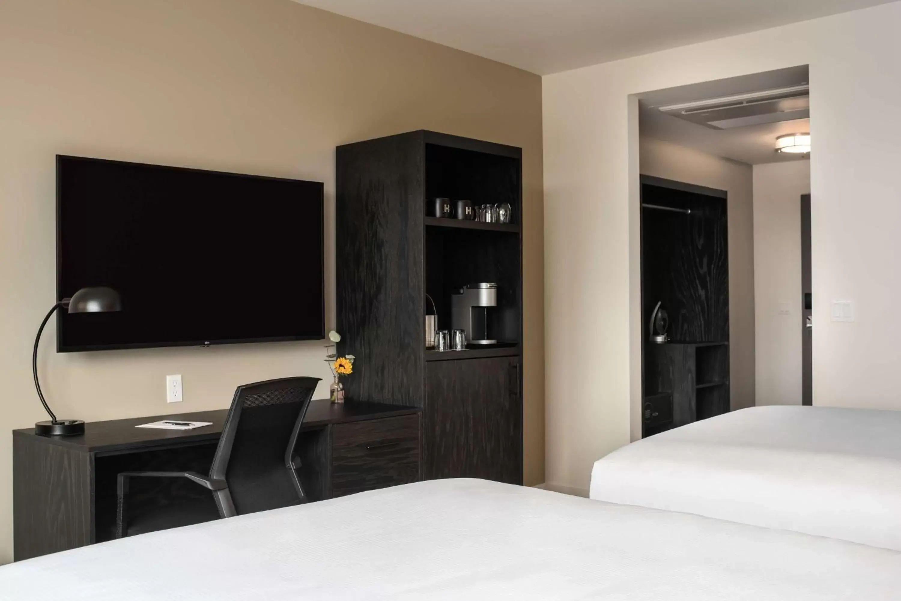 Queen Room with Two Queen Beds and Bath Tub - Mobility Access in Holman Riverfront Park Hotel Salem, Tapestry By Hilton Queen Room with Two Queen Beds and Bath Tub - Mobility Access in Holman Riverfront Park Hotel Salem, Tapestry By Hilton