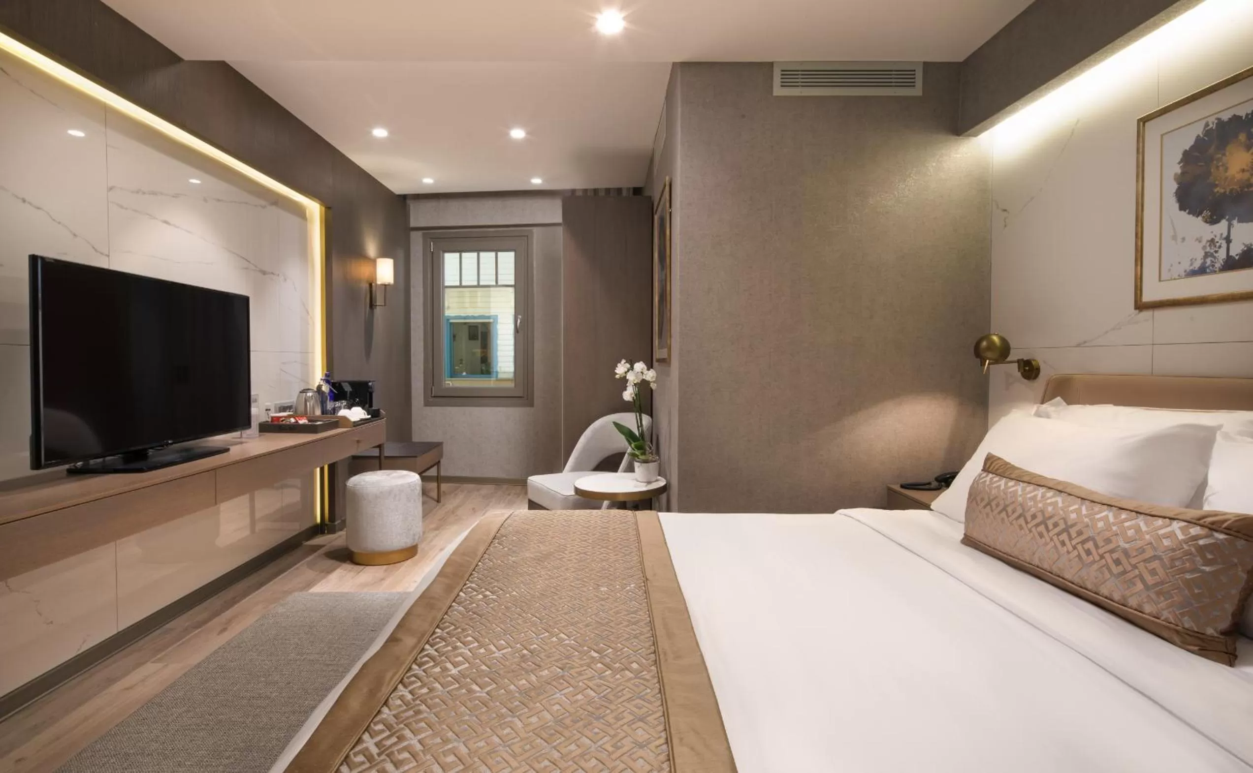 Massage, Bed in Mula Hotel