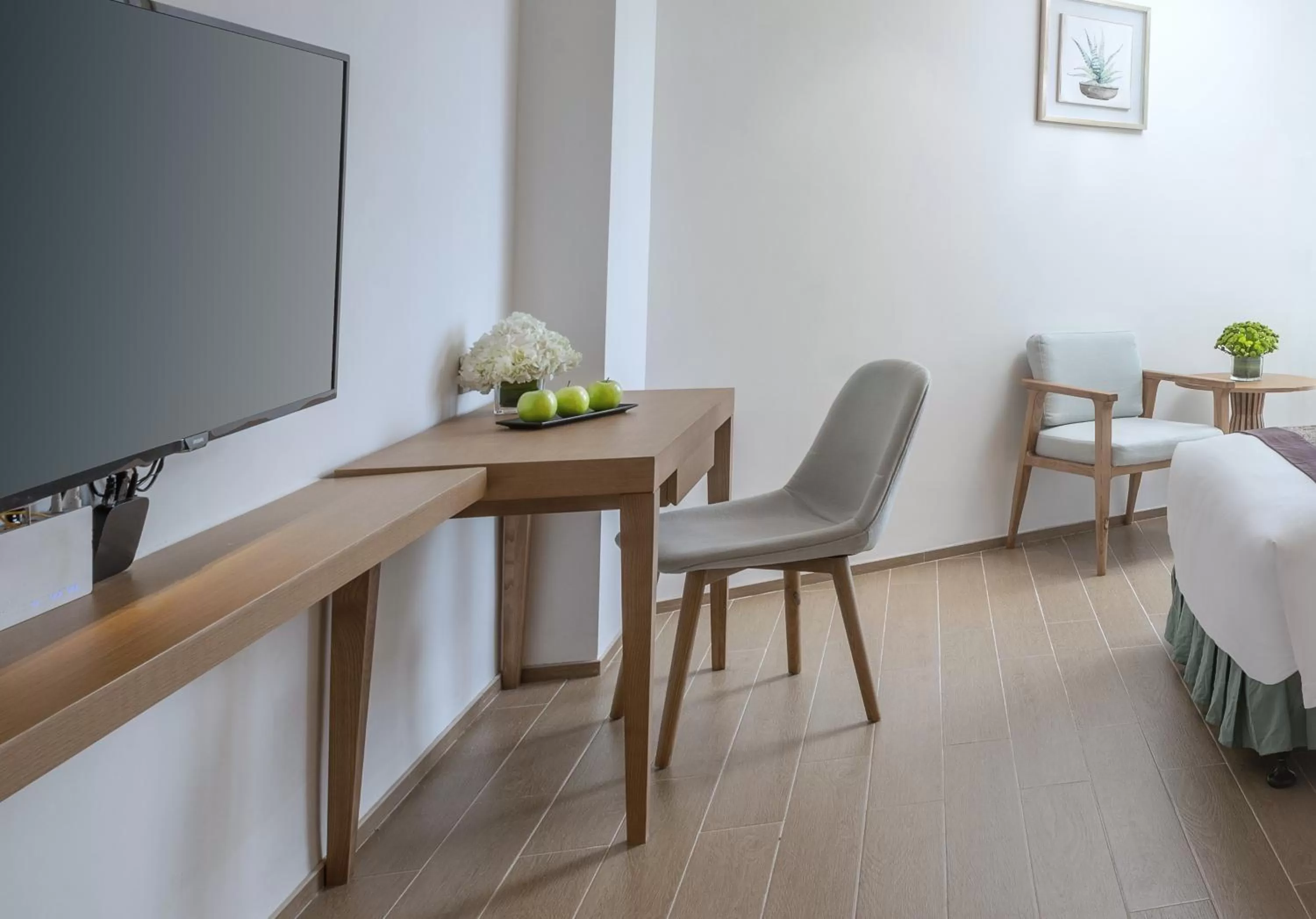Seating area, Bed in Sanya South China Hotel