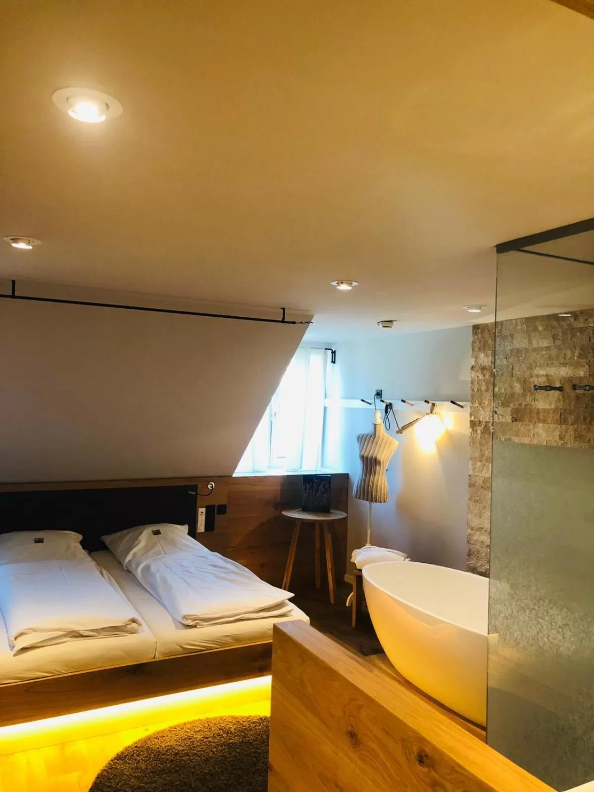 Bed, Bathroom in Hotel Waldvogel