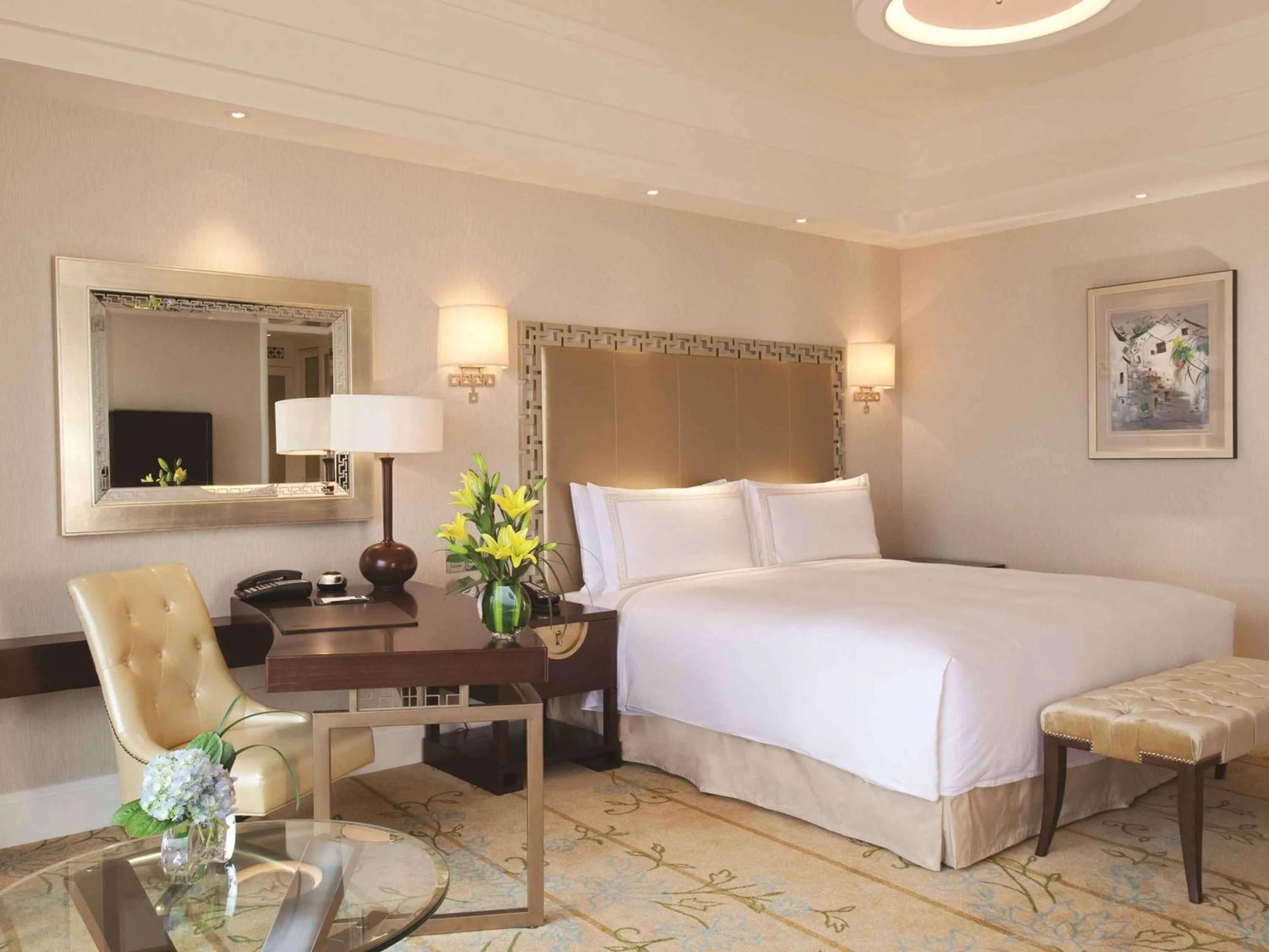 Photo of the whole room, Bed in Fairmont Yangcheng Lake